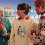 Усі моменти вінтажної моди, які ви могли пропустити з музичного відео Тейлор Свіфт “Opalite”