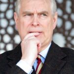 Жертва Епштейна стверджує, що її перевезли до Великої Британії заради (колишнього принца) Ендрю