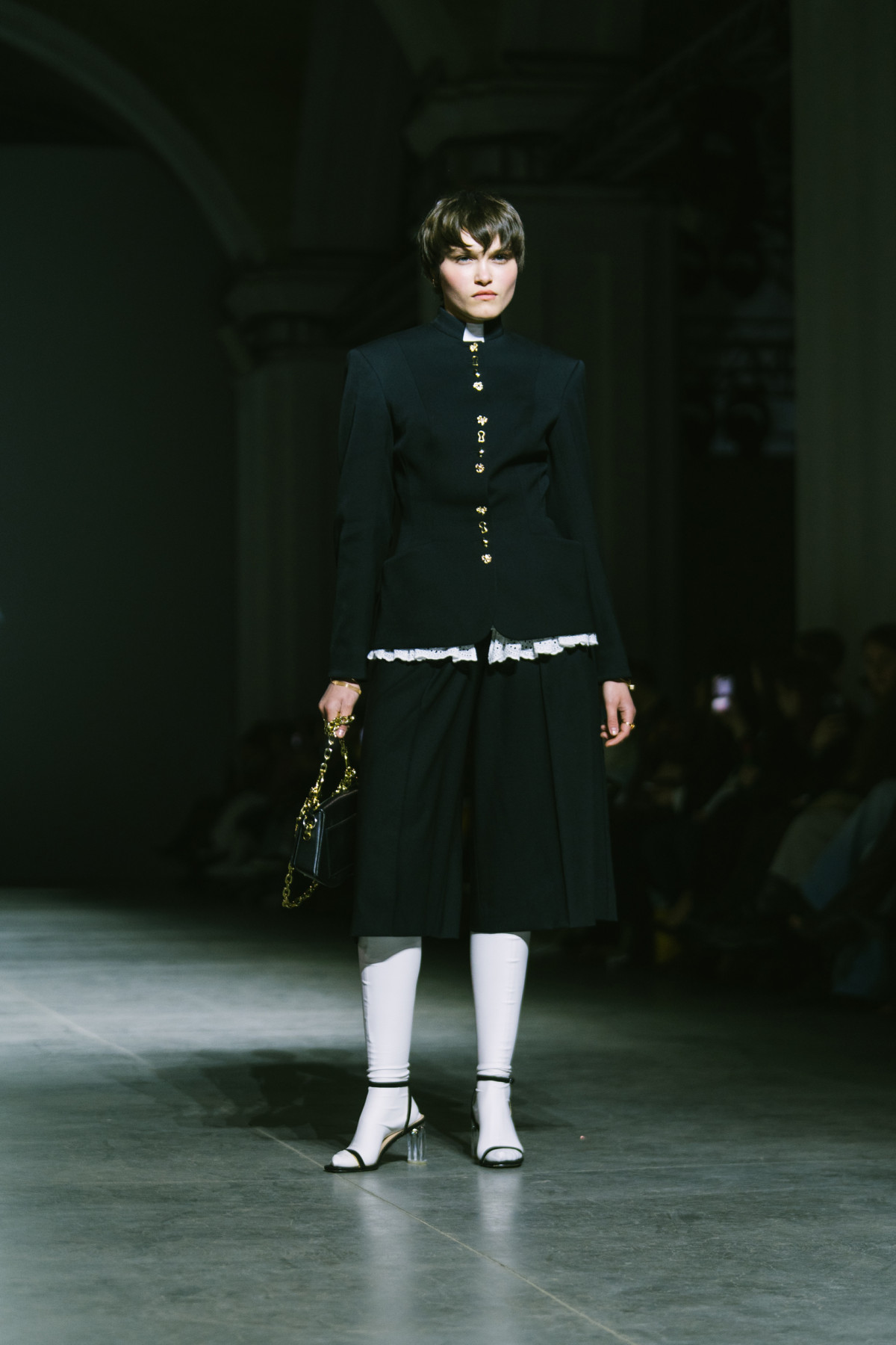 Ера маньєризму: погляд колекції TONiA FW 2026/27 на європейське вбрання 16-го століття
11