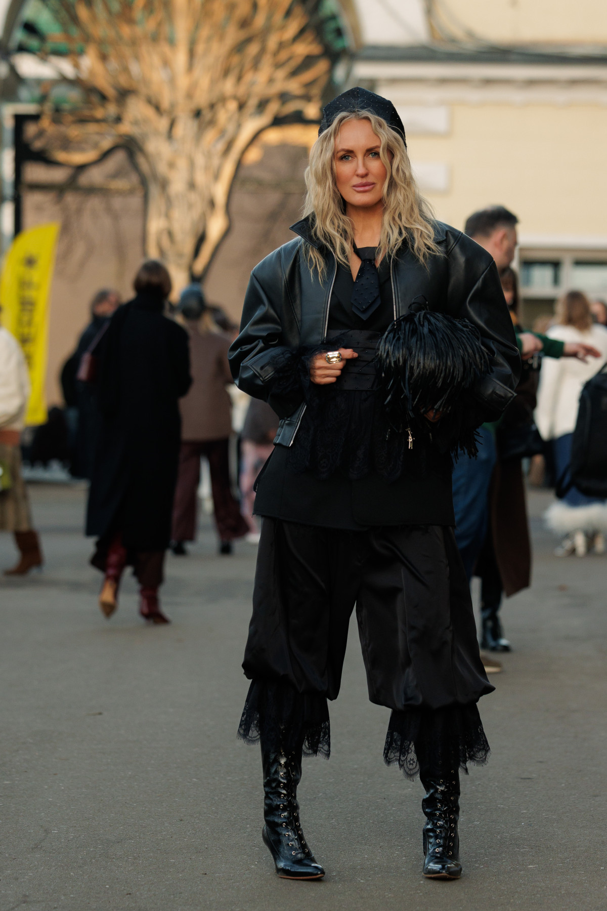 Вулична мода: образи відвідувачів третього дня Ukrainian Fashion Week осінньо-зимового сезону 2026/27
86