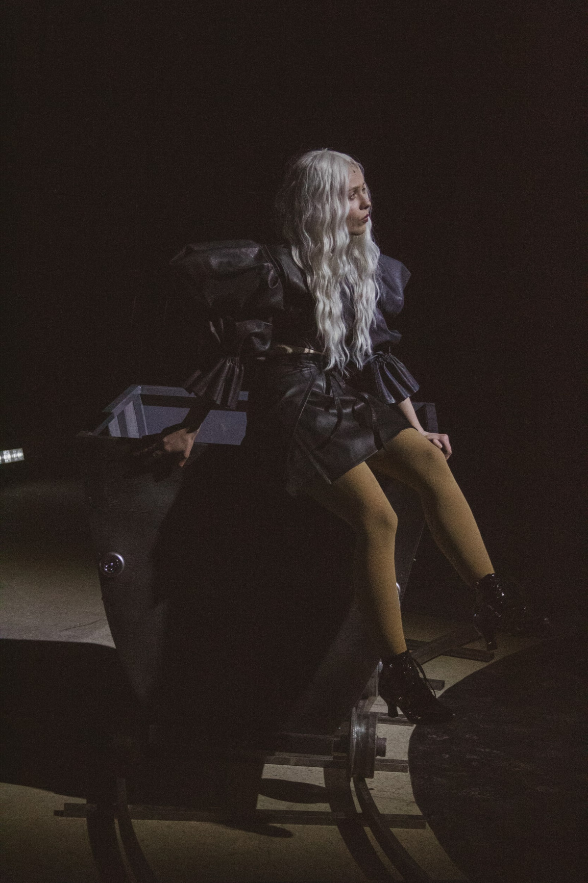 Вплив роману Вірджинії Вулф "Орландо" на світових дизайнерів.
19