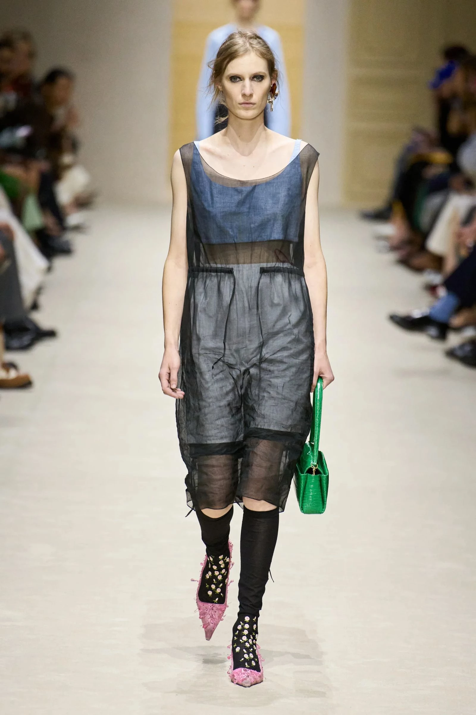 Prada: Варіації стилю з базового гардеробу
8