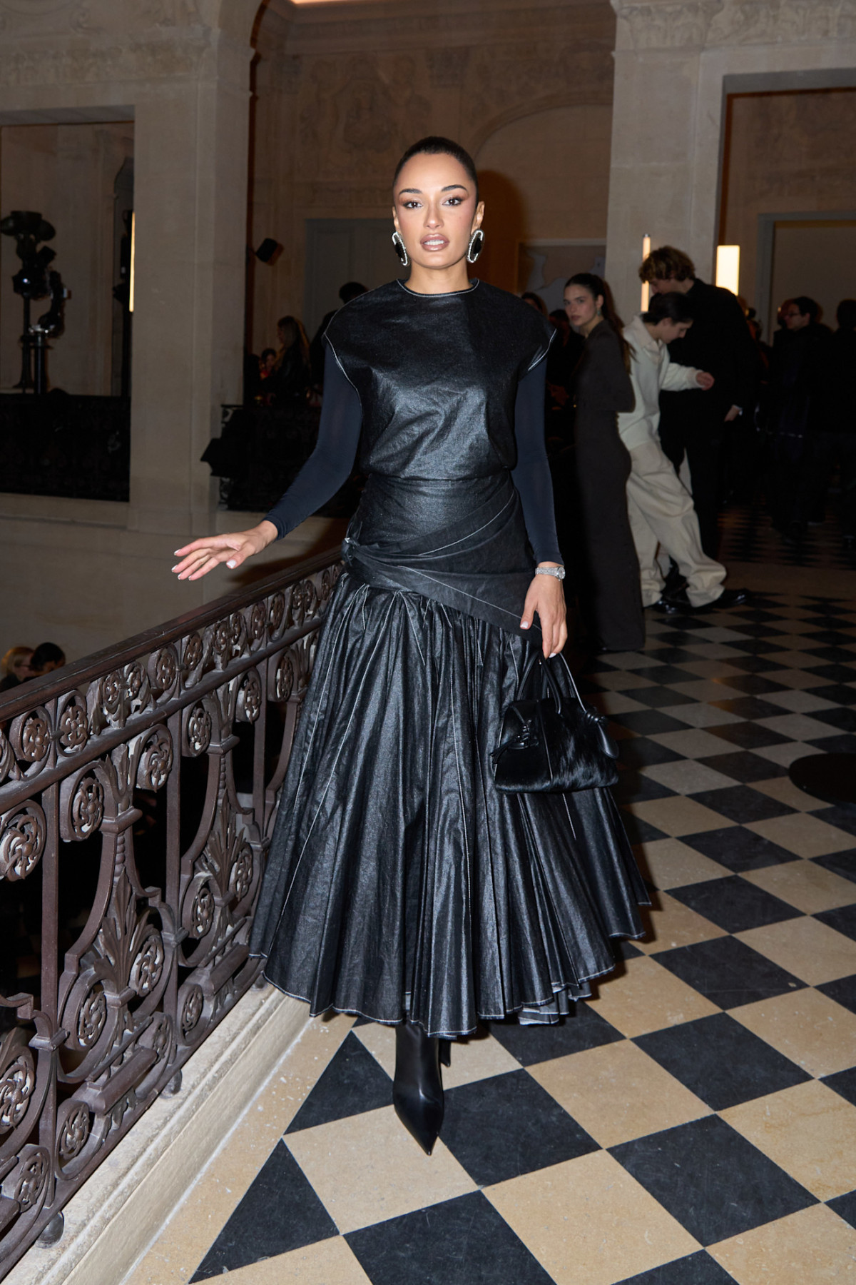 Парад зірок на шоу Jacquemus: K-pop діви, американська мільйонерка, голлівудські знаменитості, Тіна Кунакі та Елтон Джон
6