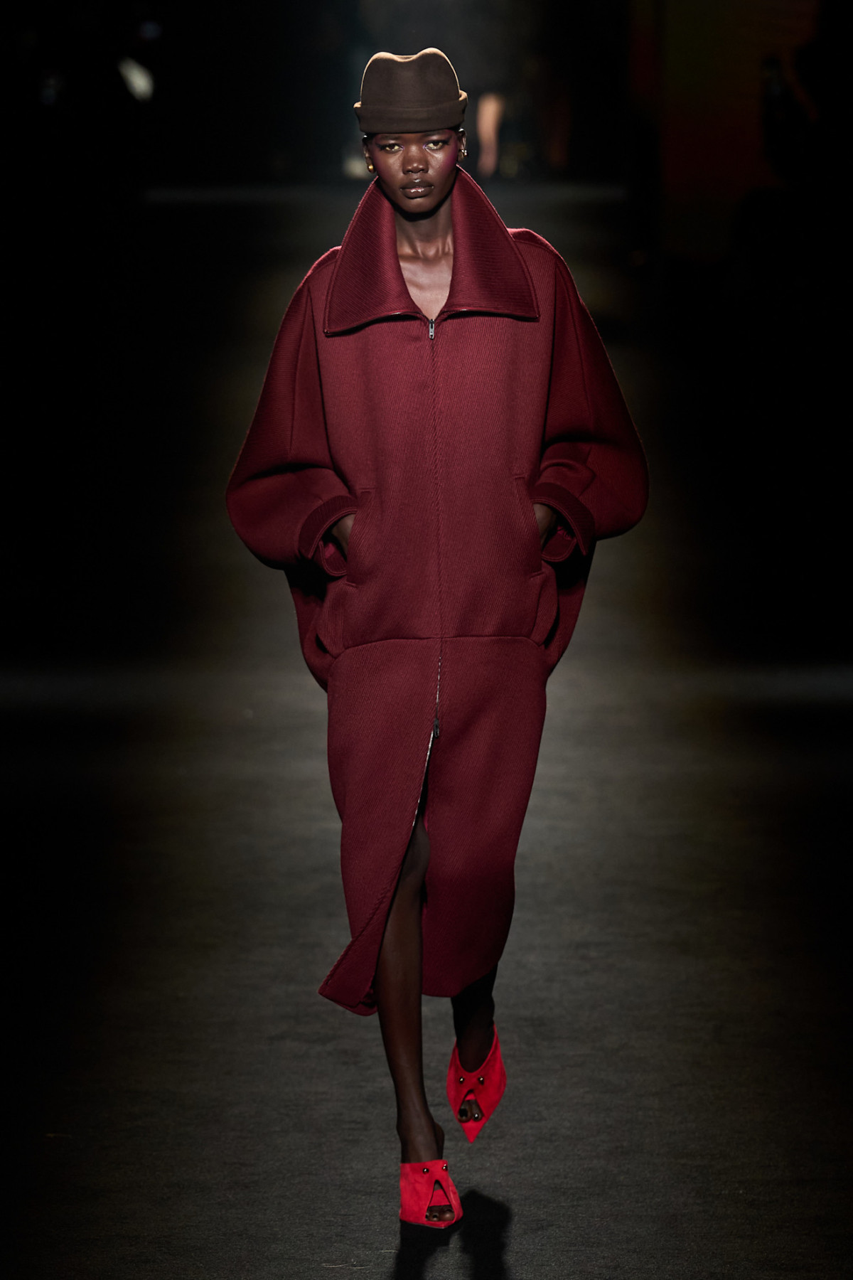 Вісім ключових порад від Balenciaga для стильного оновлення гардеробу.
11