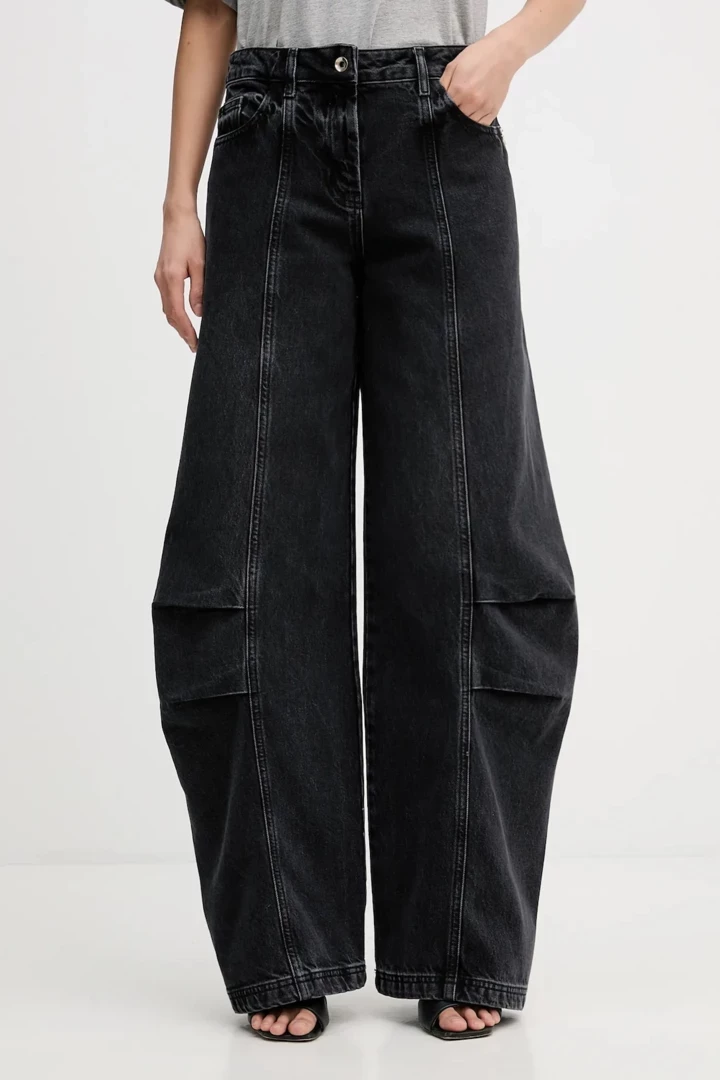 Трендові джинси сезону: майбутня класика.
13