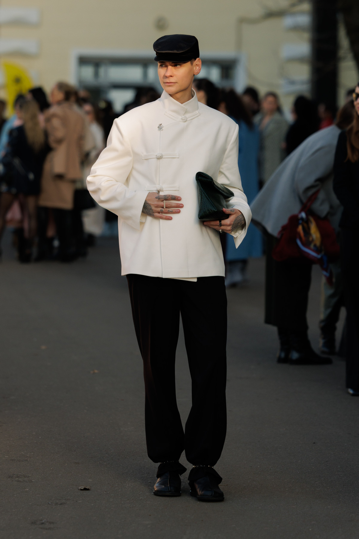 Вулична мода: образи відвідувачів третього дня Ukrainian Fashion Week осінньо-зимового сезону 2026/27
44