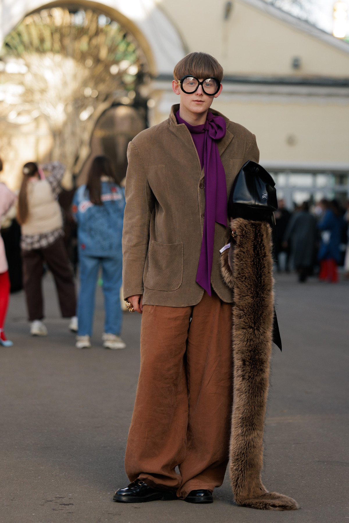 Вулична мода: образи відвідувачів четвертого дня Ukrainian Fashion Week осінньо-зимового сезону 2026/27
49