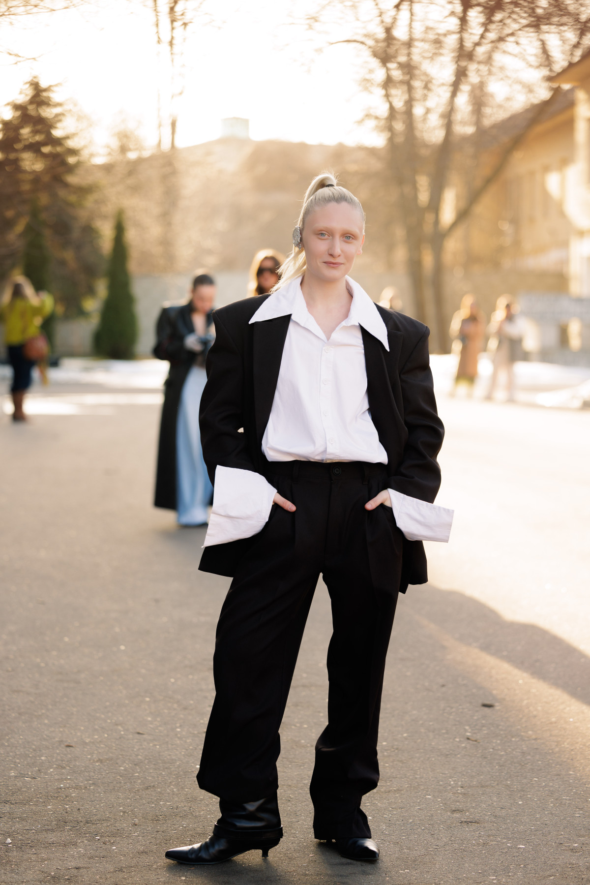 Вулична мода: образи від відвідувачів другого дня Ukrainian Fashion Week, осінь-зима 2026/2027
6