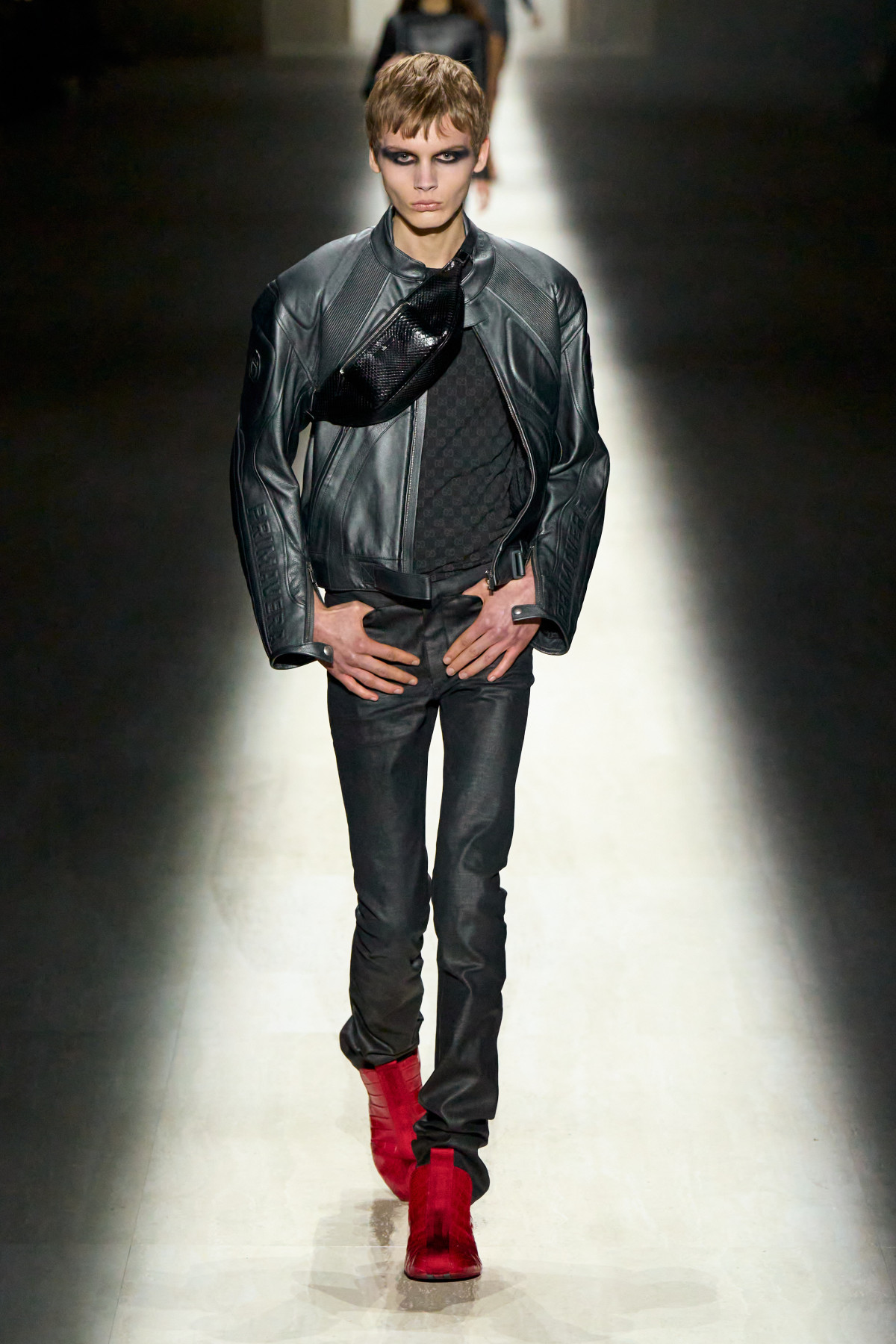 Gucci по-новому від Демни Гвасалії: враження від першого шоу дизайнера
24