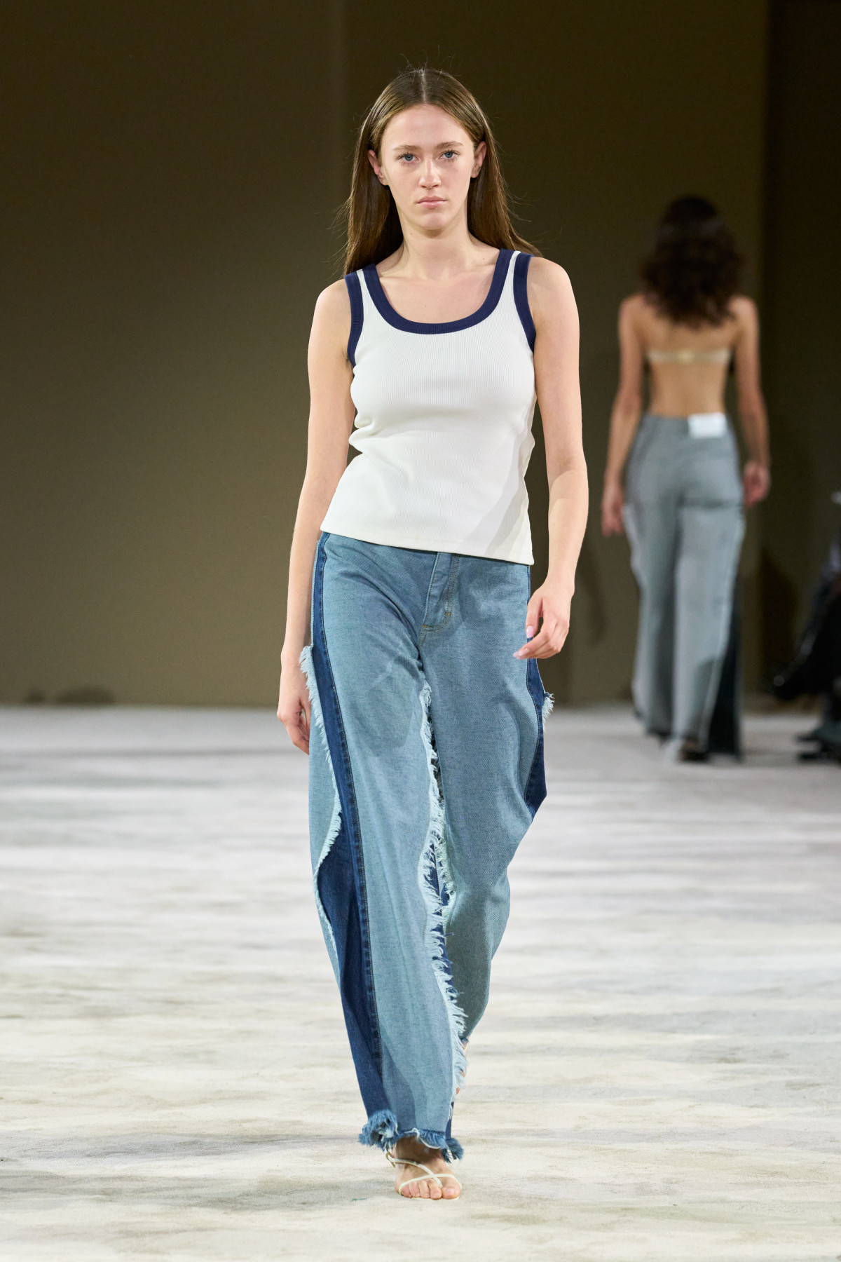 Джинси 2026: 7 основних тенденцій від провідних марок
9