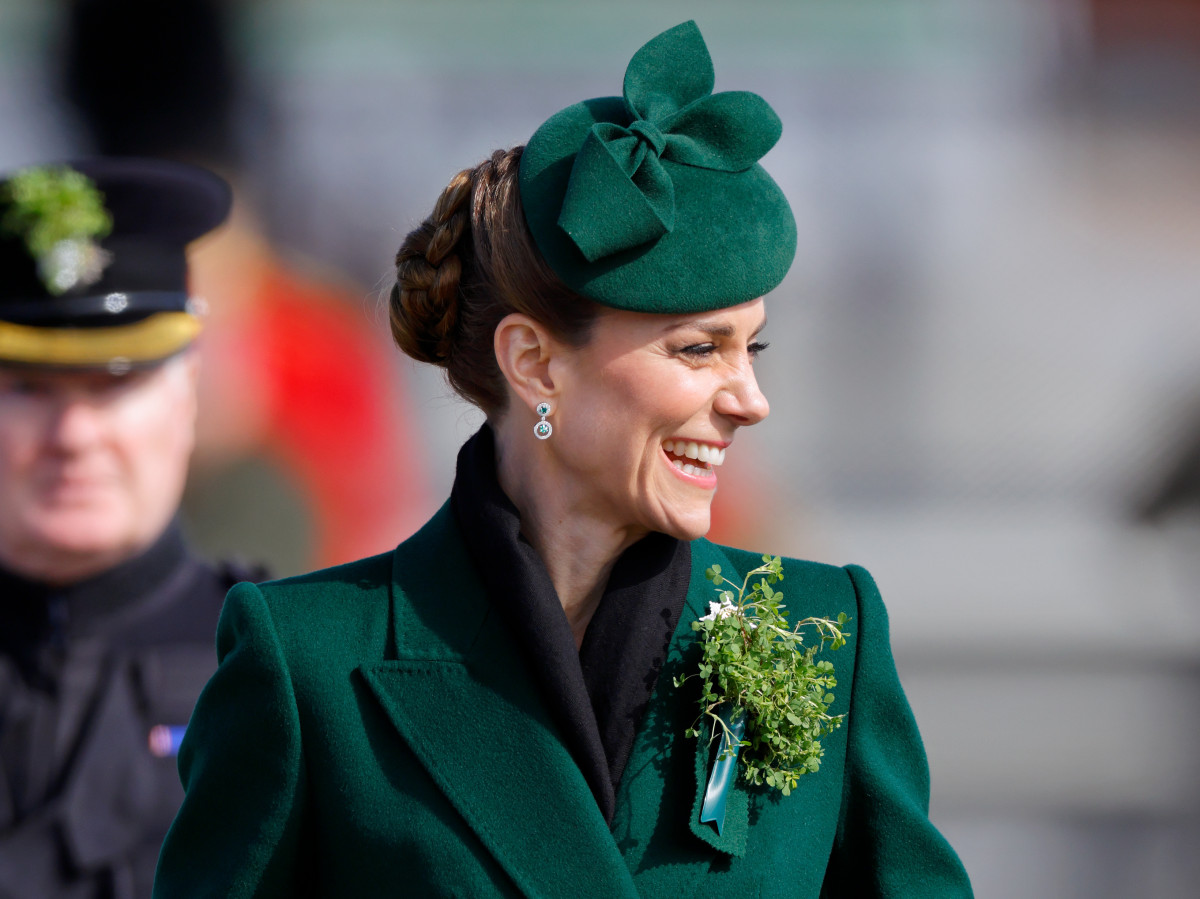 Цей колір буде в тренді цієї весни, і Кейт Міддлтон вже створює з ним стильні образи.
0