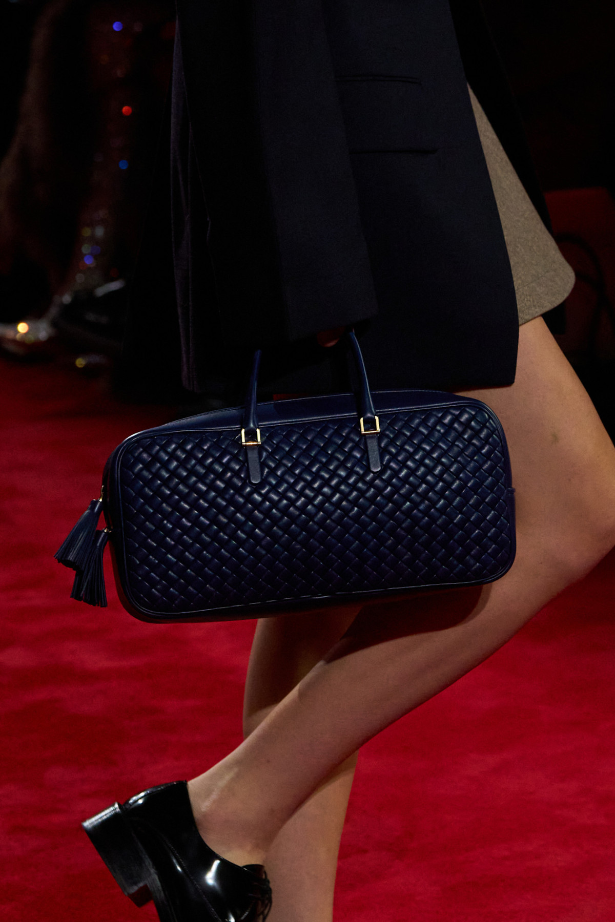 Округлені силуети та блискучі хутра: ключові тренди з показу Bottega Veneta
30