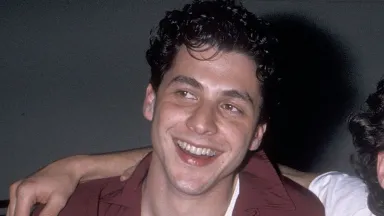 Оновлення причин смерті Корі Паркера: Як померла зірка серіалу “Вілл і Грейс”?