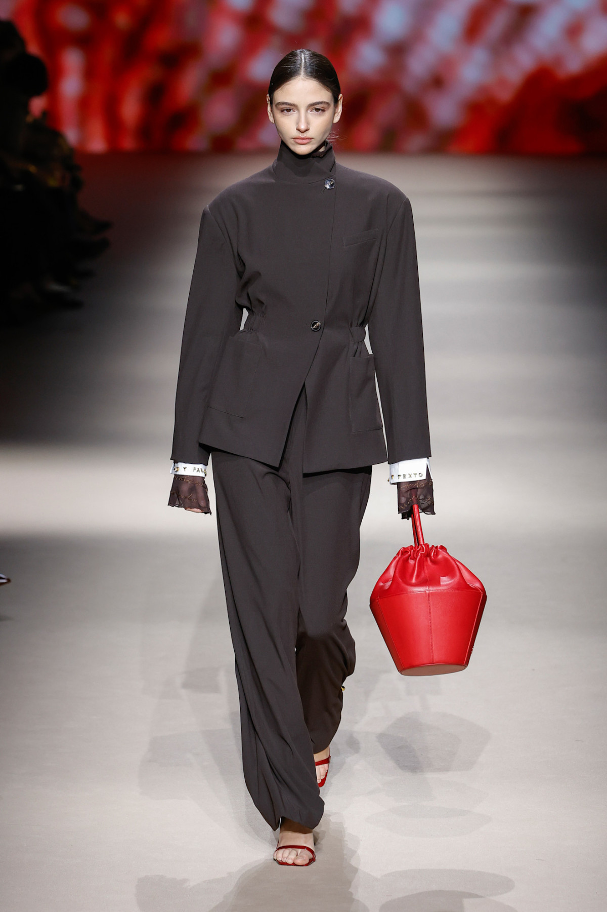 Барвиста іспанська мода: 6 зухвалих тенденцій з мадридського тижня моди
41