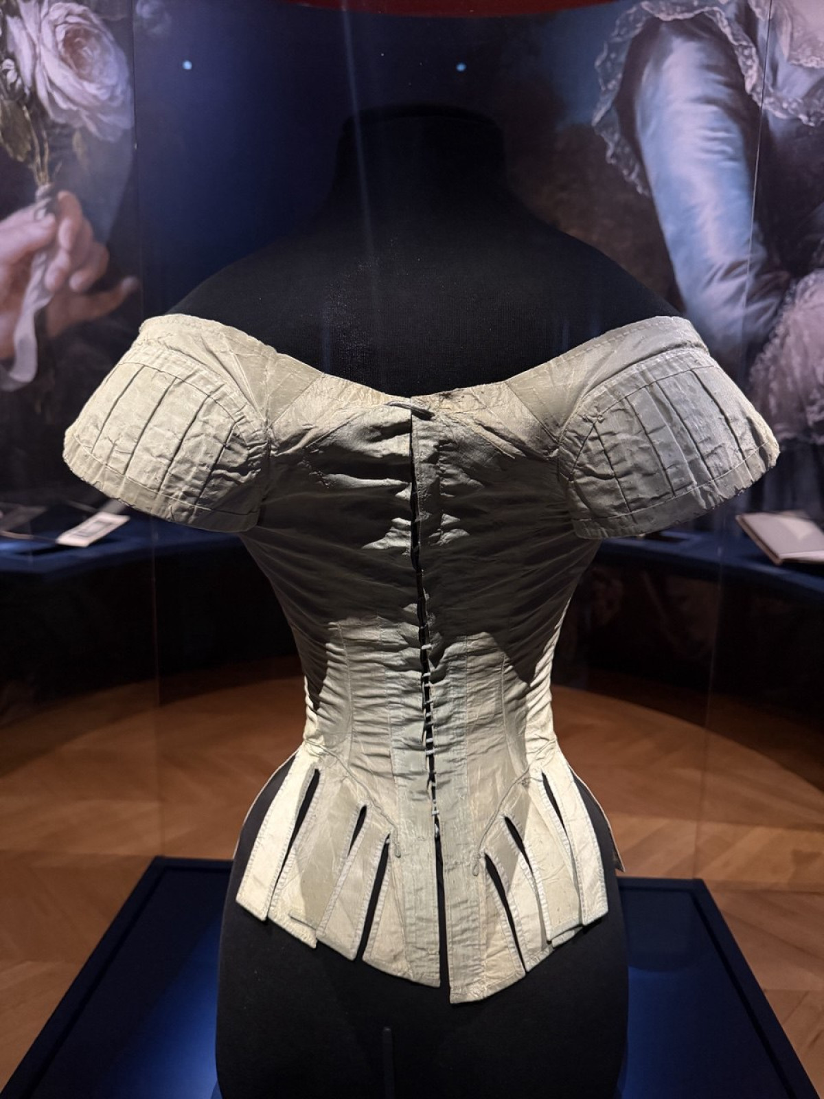 Вісімнадцяте століття: модні відголоски в сучасних тенденціях
9