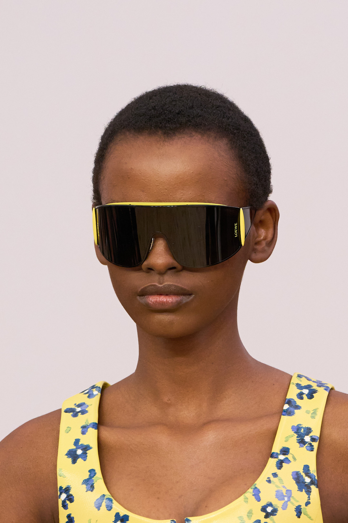 Модні сонцезахисні окуляри весна 2026: актуальні форми та стильні рамки
22