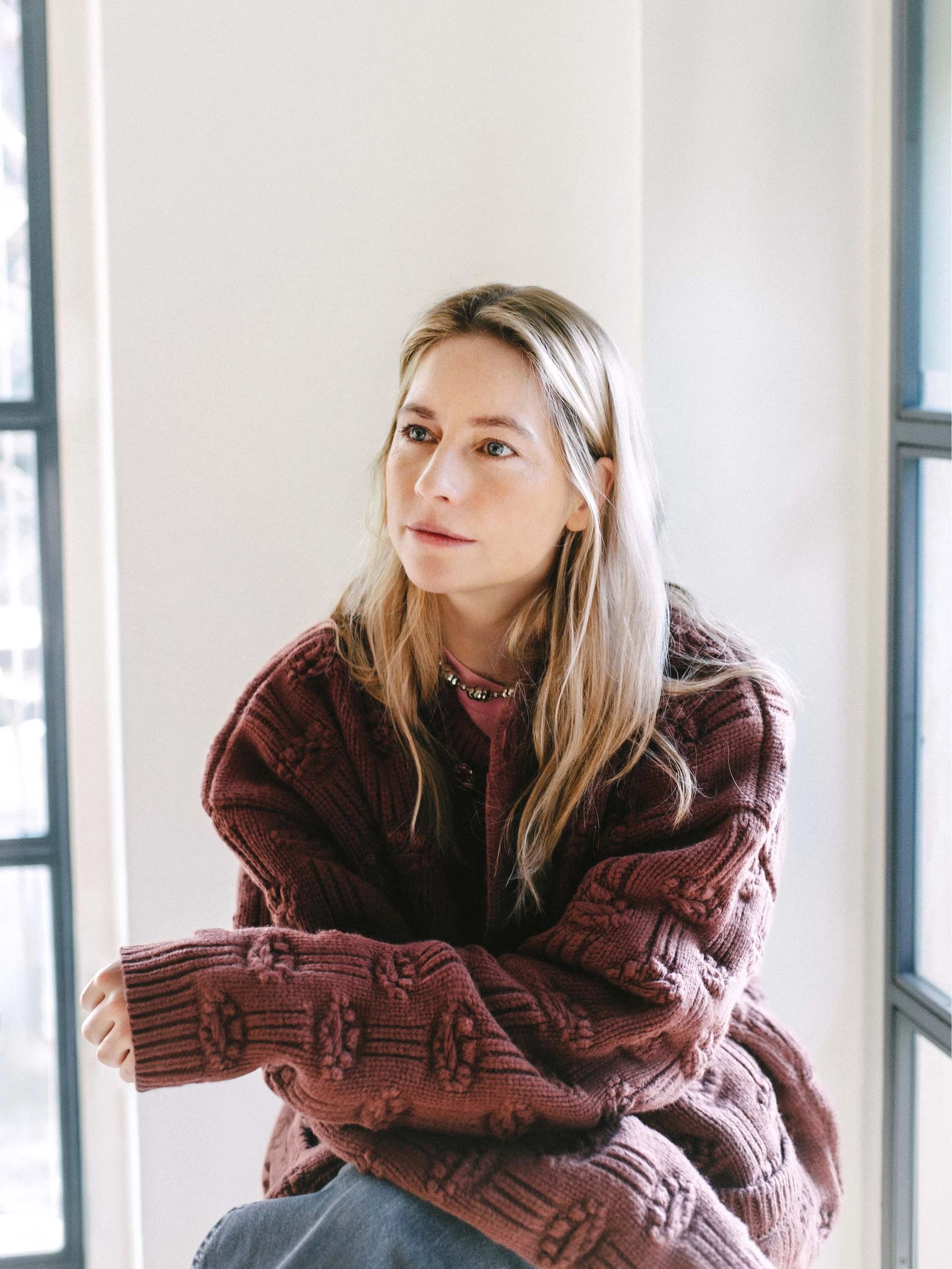 Мерілл Рогге в светрі зі своєї дебютної колекції в штаб-квартирі Marni. Photo: Guglielmo Profeti0