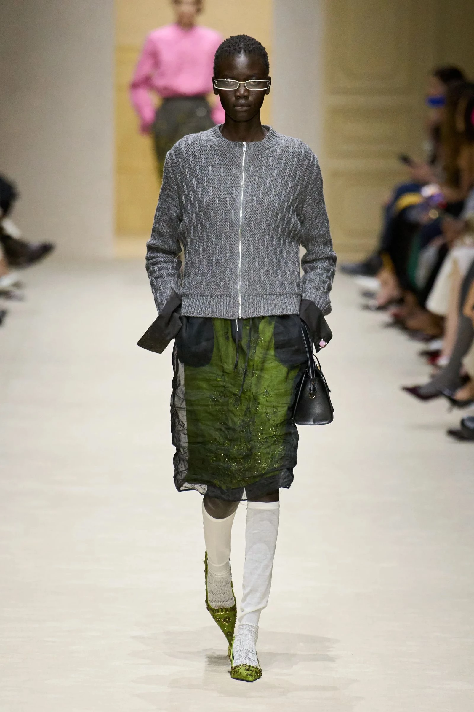 Prada: Варіації стилю з базового гардеробу
3