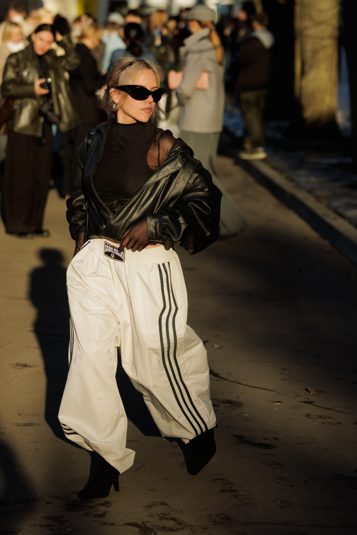 Вулична мода: образи відвідувачів третього дня Ukrainian Fashion Week осінньо-зимового сезону 2026/27
78