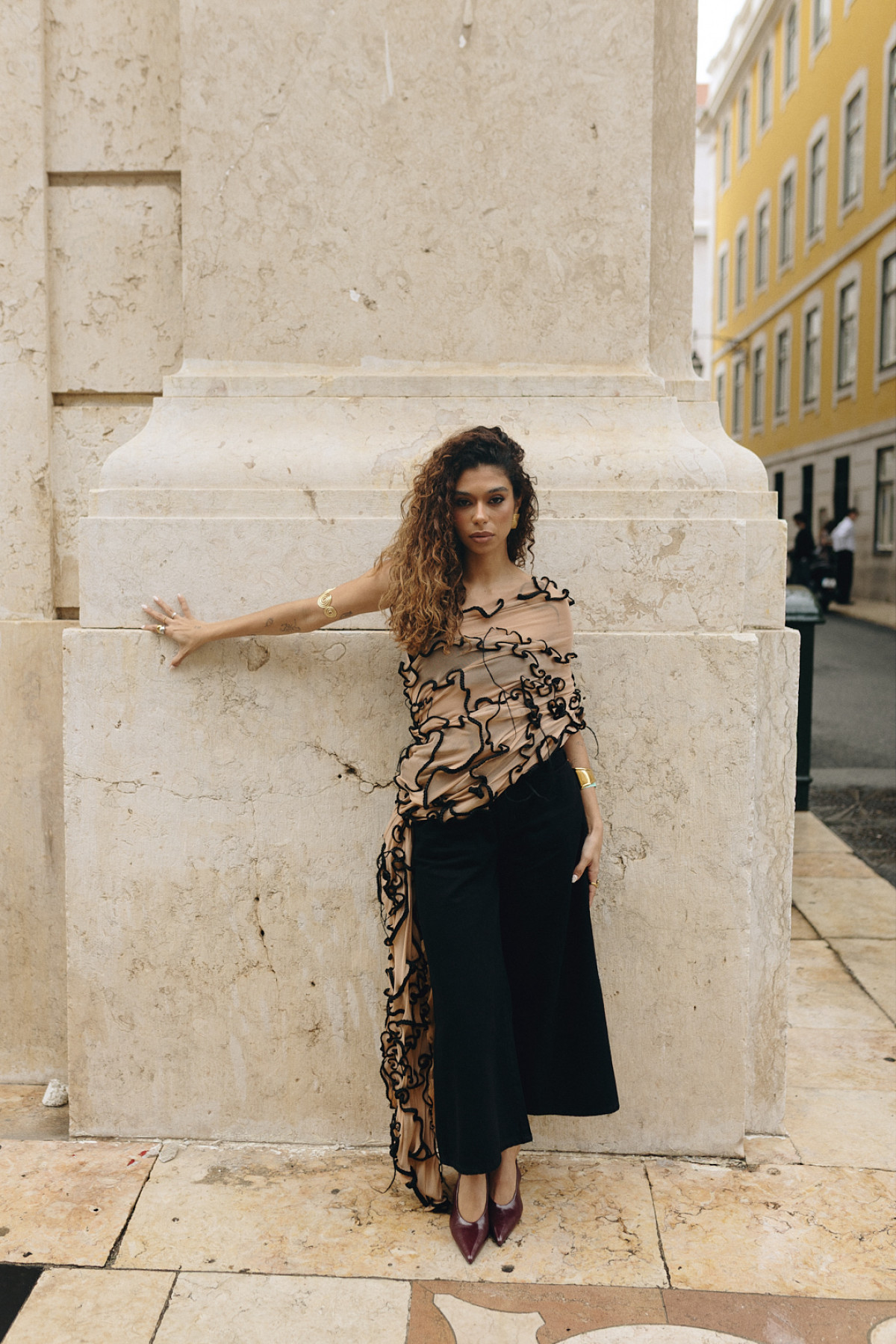 Найстильніші аутфіти з вулиць Тижня моди в Лісабоні
2