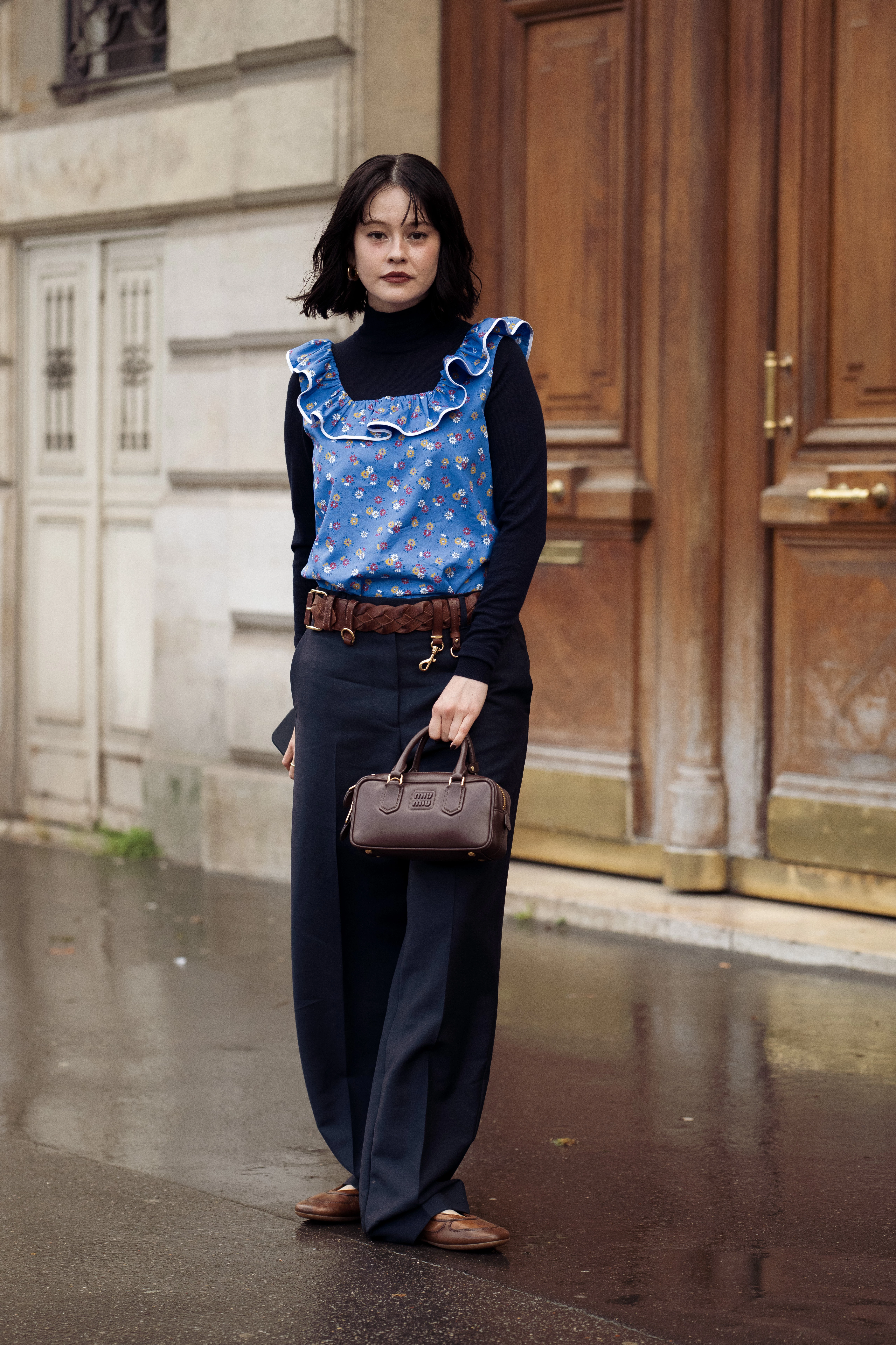 Каштанові балетки: найбільш витончене і багатогранне взуття цієї весни.
0