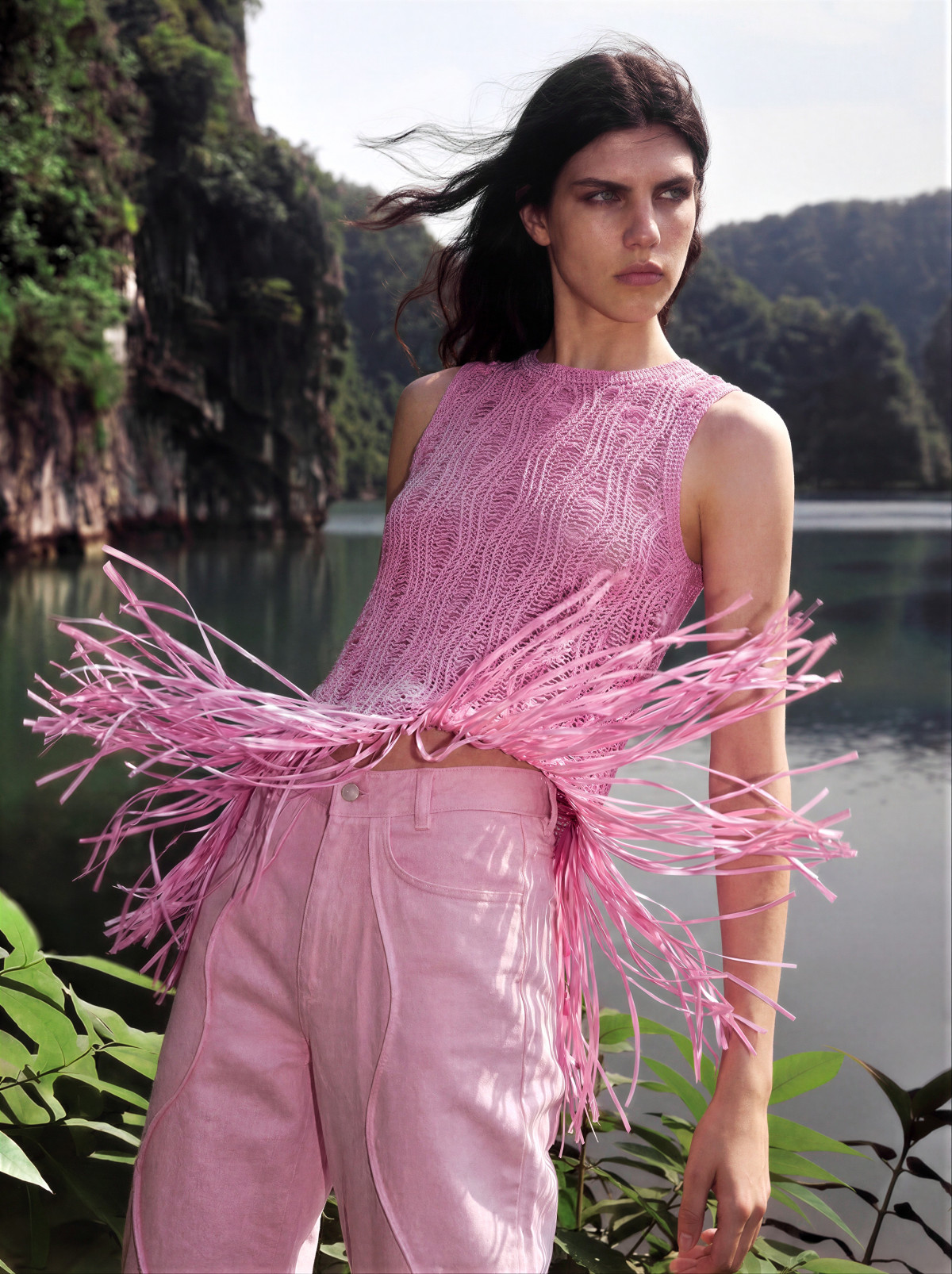 Березневі тренди: свіжі дизайнерські речі від українських виробників для оновлення весняного образу.
17