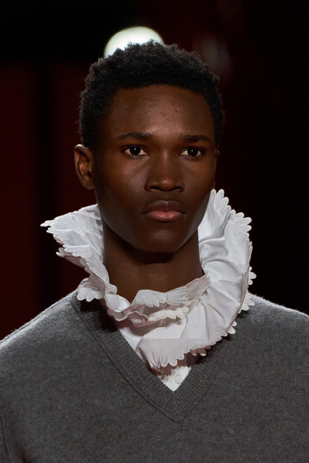 Округлені силуети та блискучі хутра: ключові тренди з показу Bottega Veneta
22