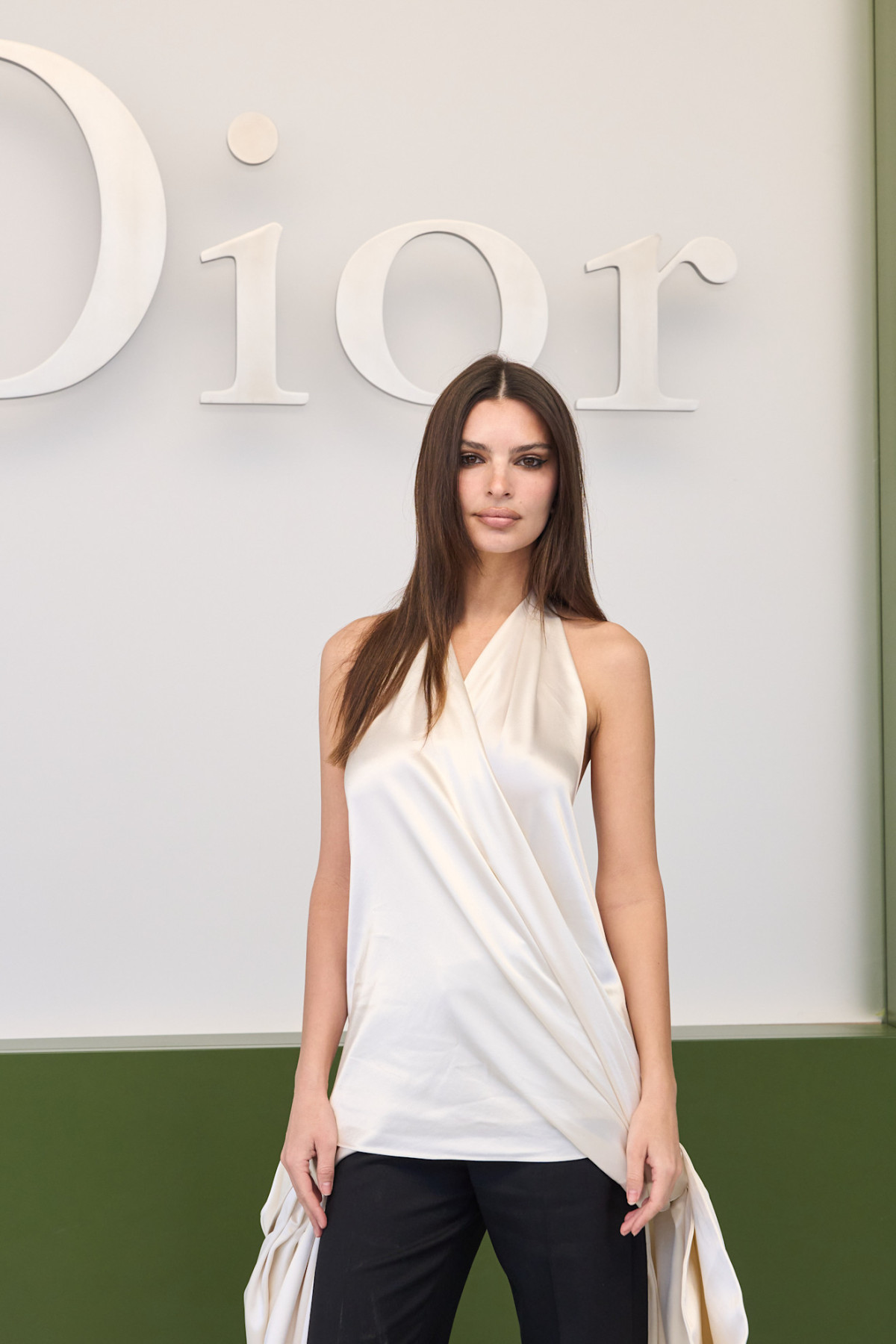 У що вбралися Шарліз Терон, Дева Кассель та інші знаменитості на дефіле Christian Dior
11