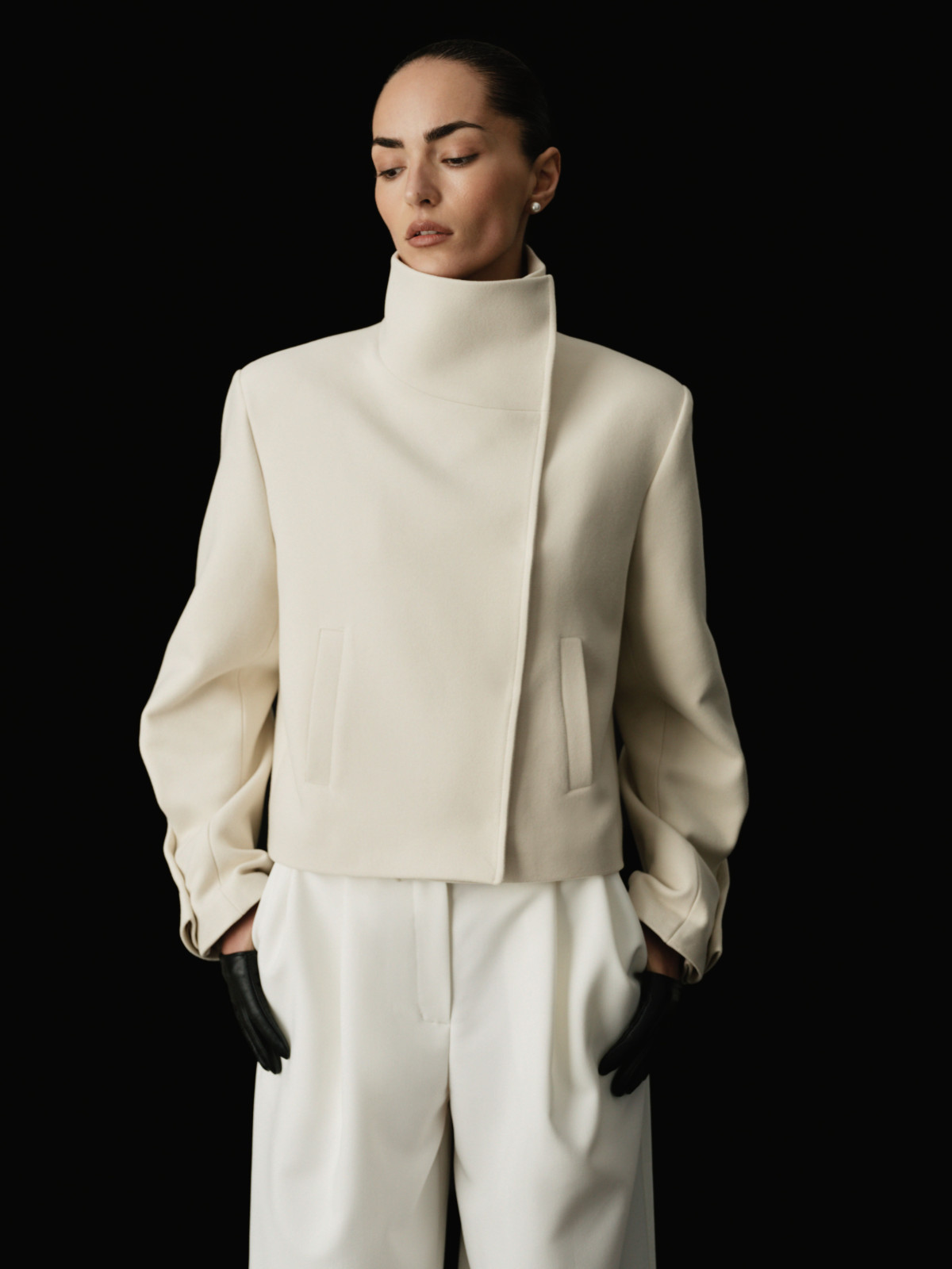 Трендові речі березня: кращі свіжі колекції українських дизайнерів для оновлення весняного іміджу.
3