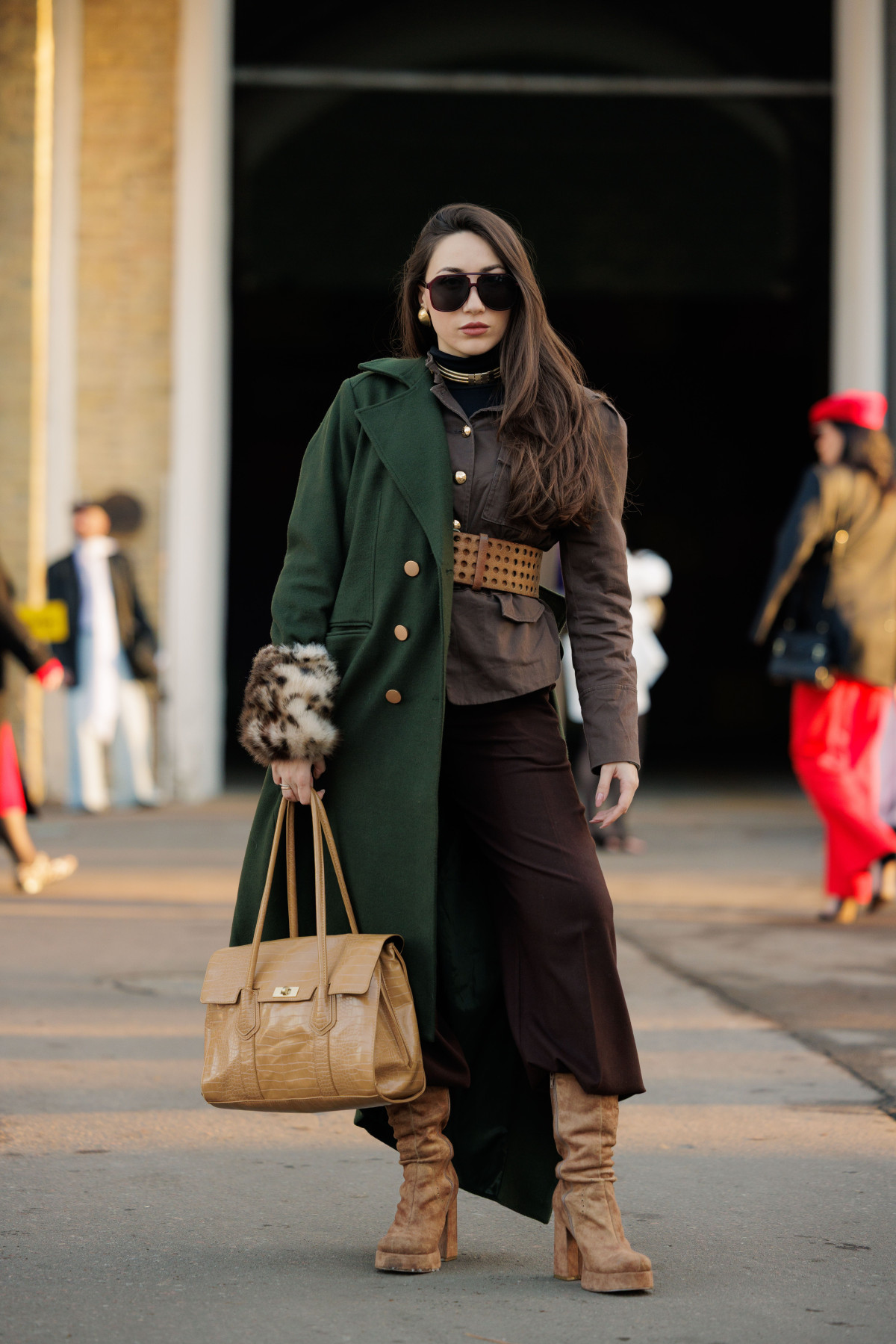 Вулична мода: образи від відвідувачів другого дня Ukrainian Fashion Week, осінь-зима 2026/2027
33