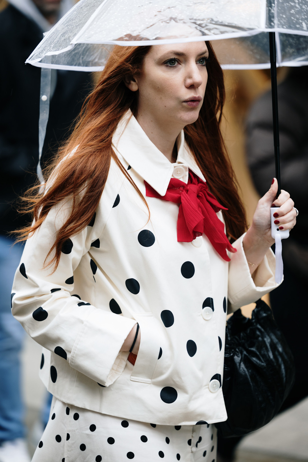 Горошок в моді: весняні луки з використанням принта.
1