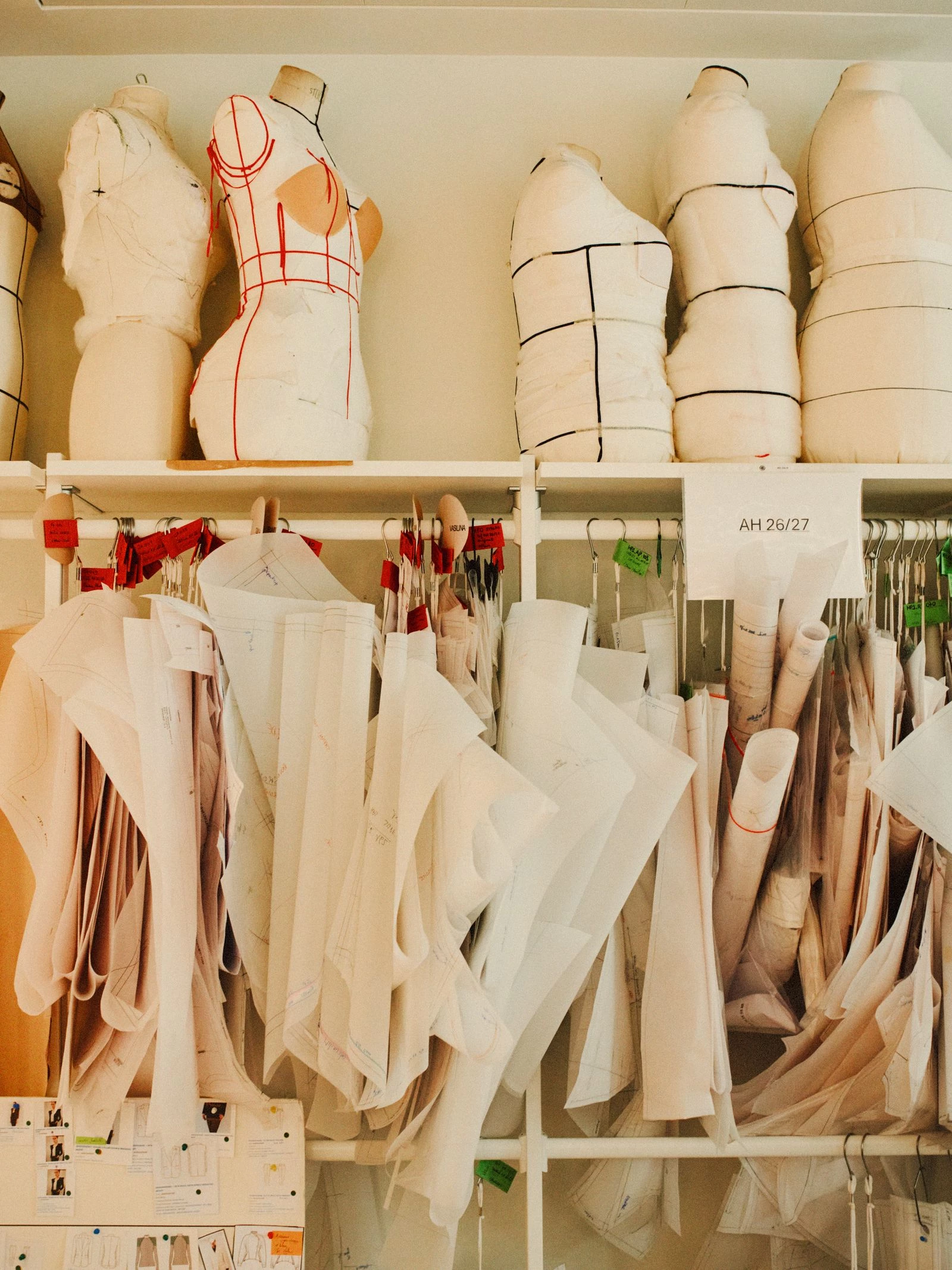 Манекени та лекала для колекції осінь-зима 2026/2027. Photo: Lee Whittaker1