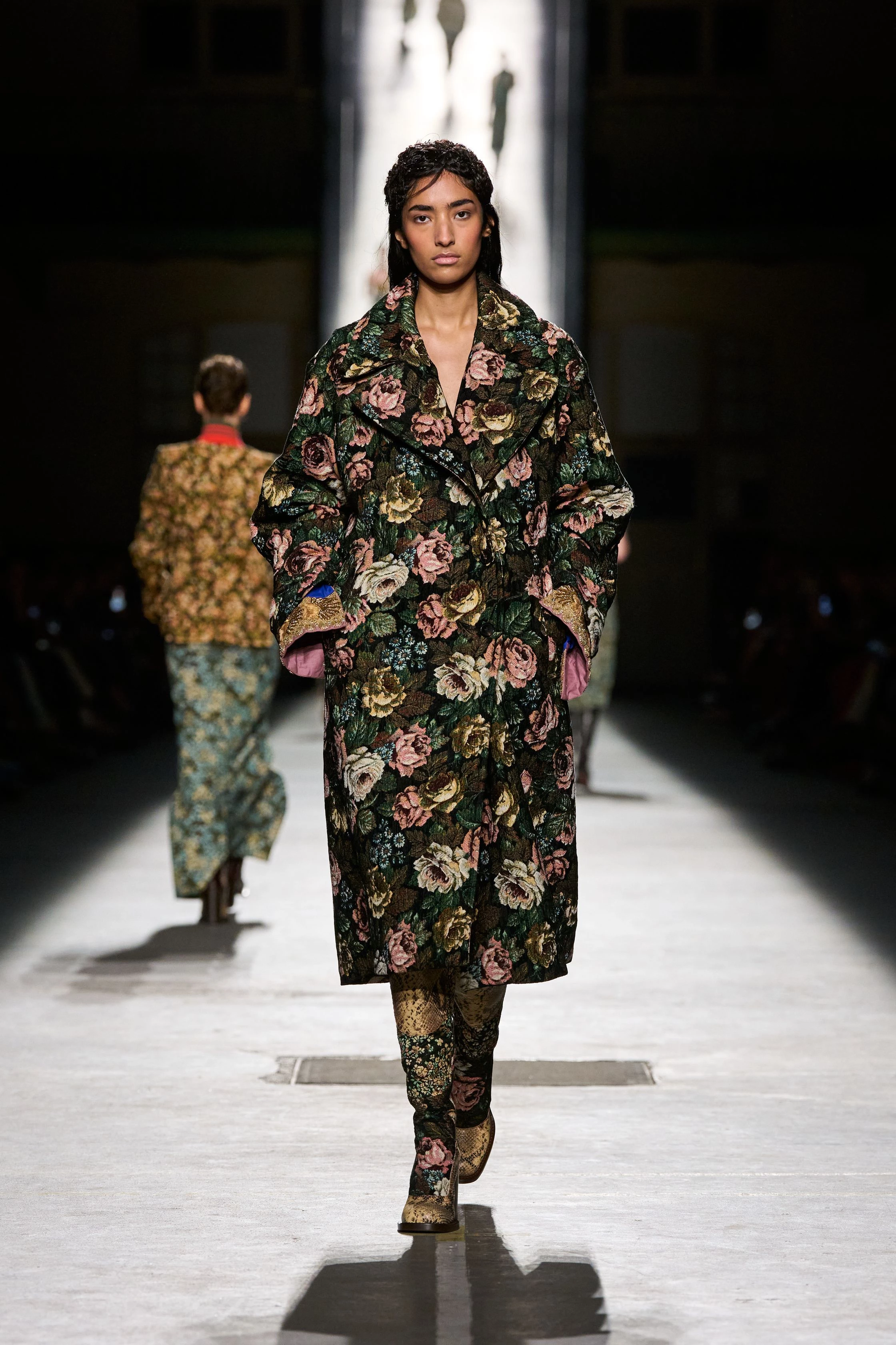 Юнацькі спогади: погляд на свіжу збірку Dries Van Noten осінь-зима 2026/2027
8