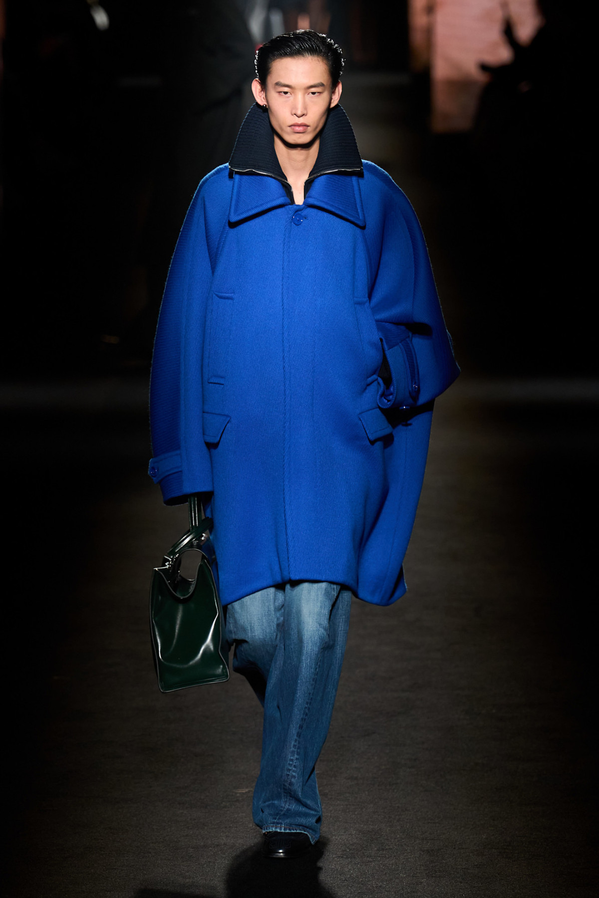 Вісім ключових порад від Balenciaga для стильного оновлення гардеробу.
22