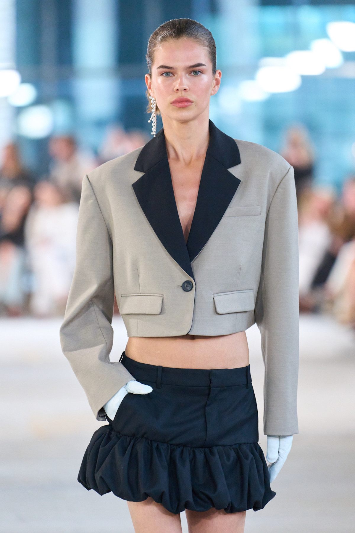 Трендові жакети: весняно-літній сезон 2026 з оригінальними фасонами
2