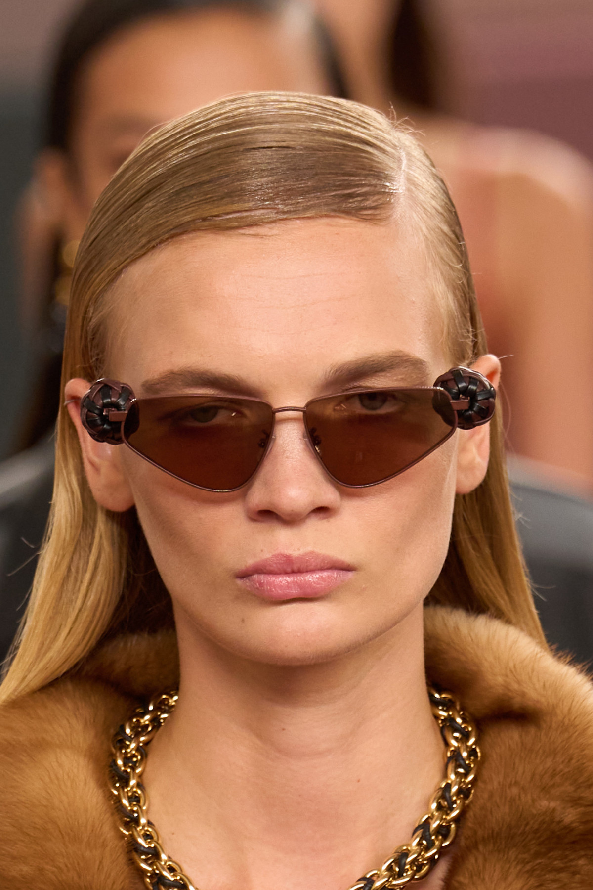 Модні сонцезахисні окуляри весна 2026: актуальні форми та стильні рамки
10