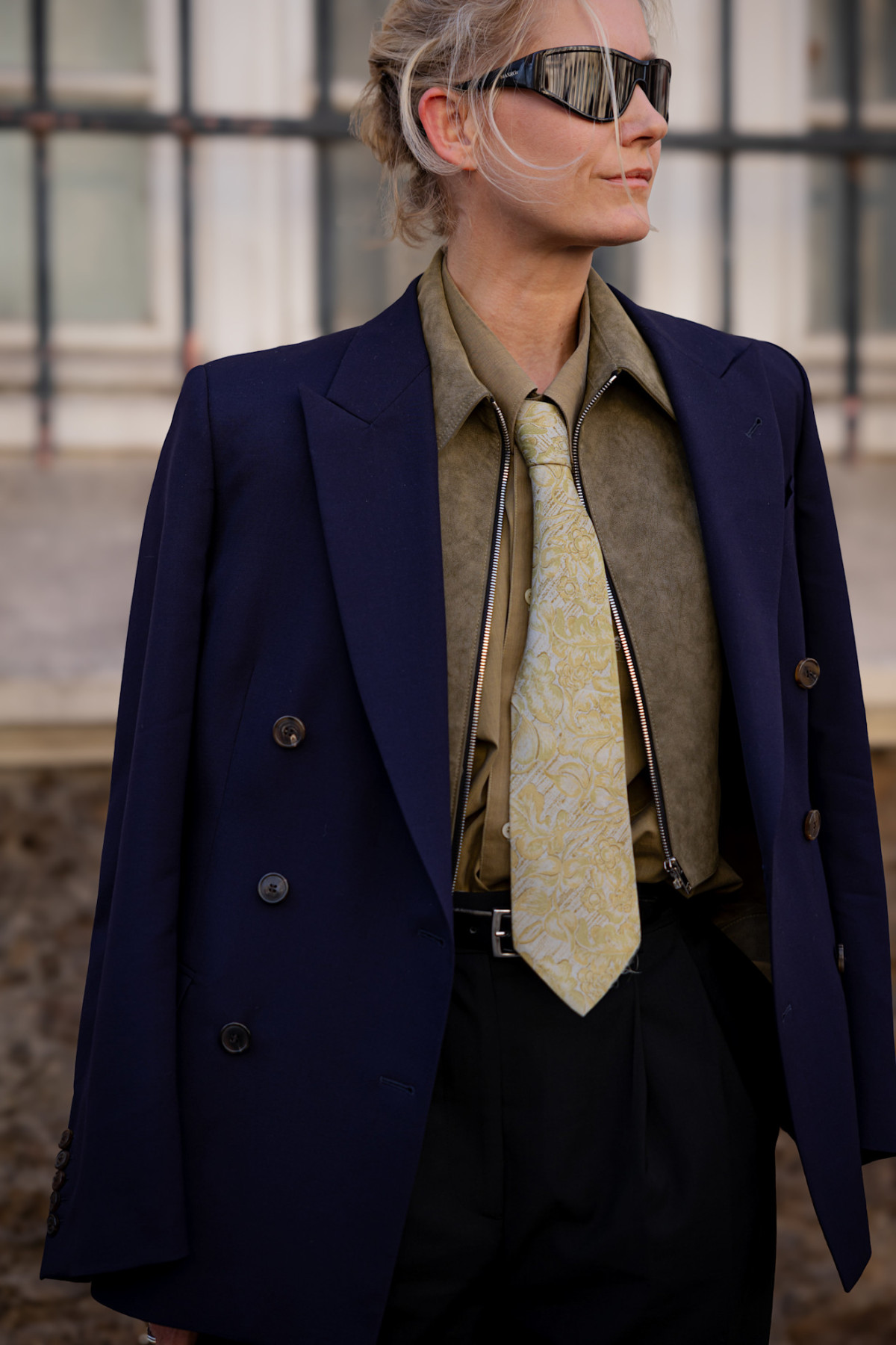 П'ять стилів носіння краватки від парижанок.
1