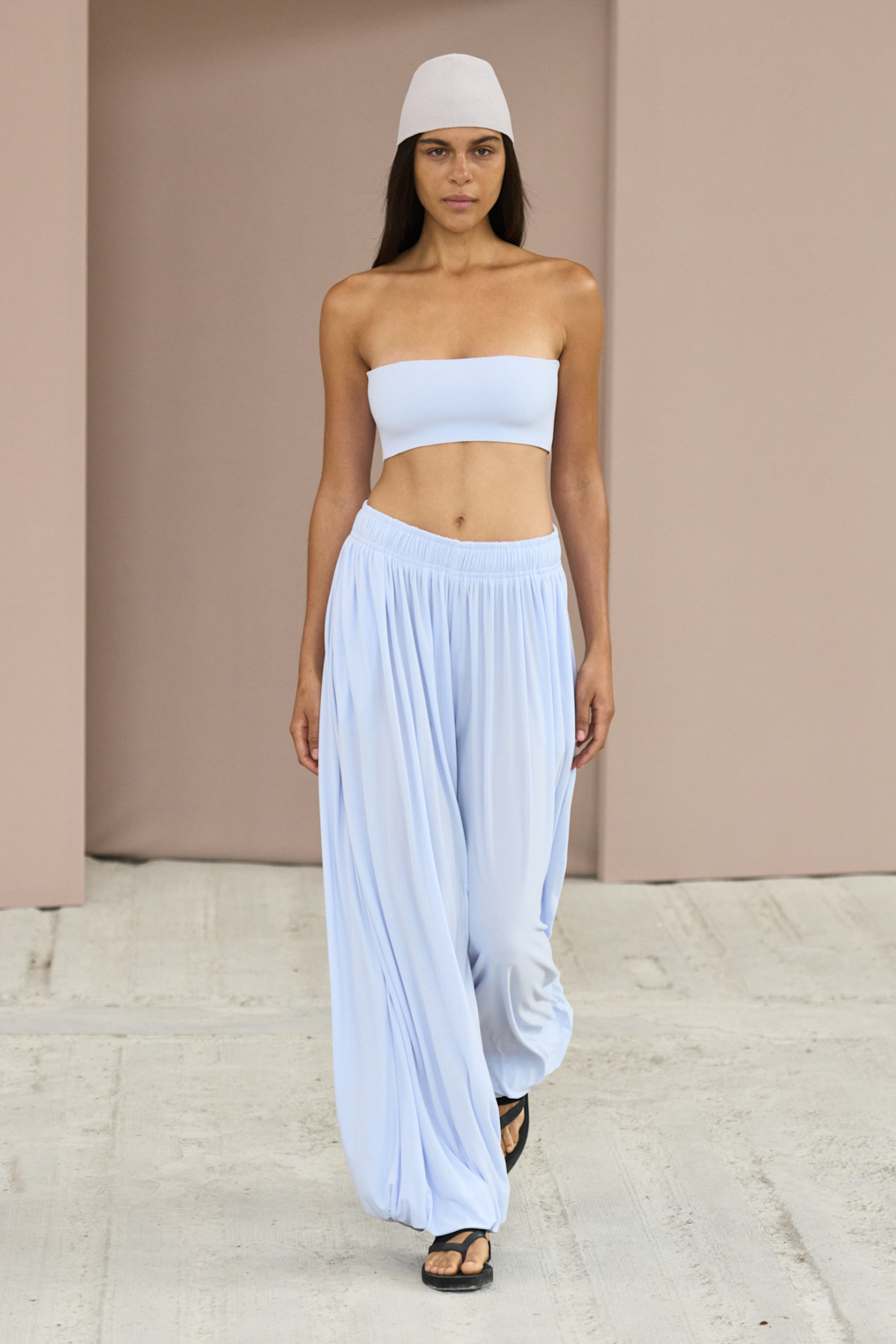 Весняний вояж: одяг на 5 днів
17