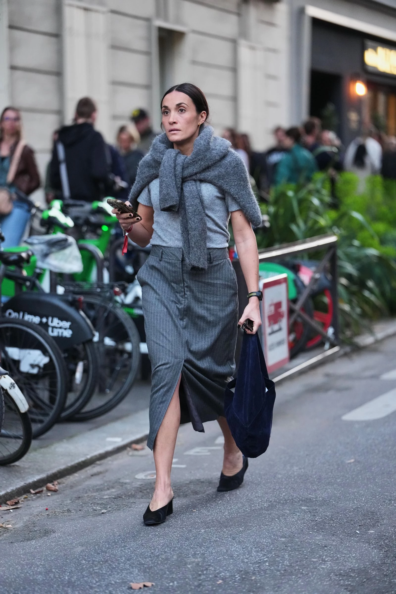 Мюлі на платформі: несподіваний писк моди та ідеальне взуття для весни
1