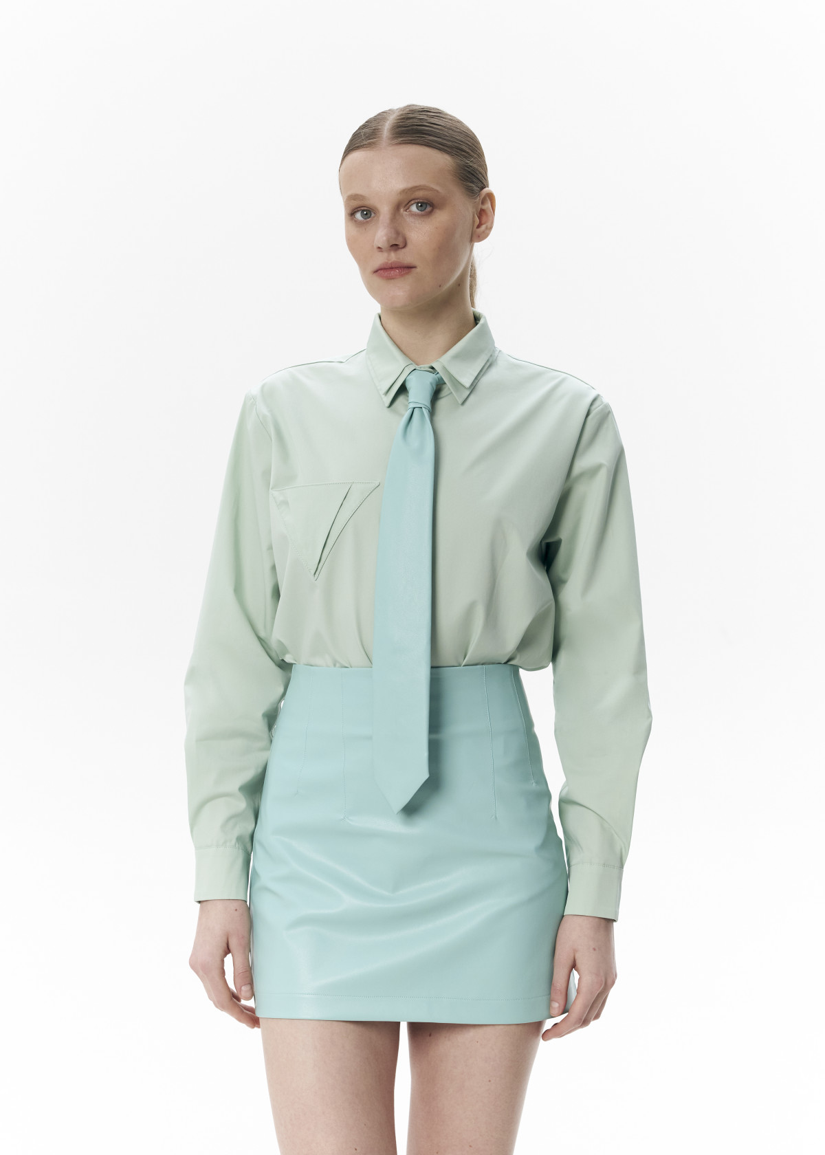 Тренди березня: стильні обнови від українських дизайнерів для весняного гардеробу
38