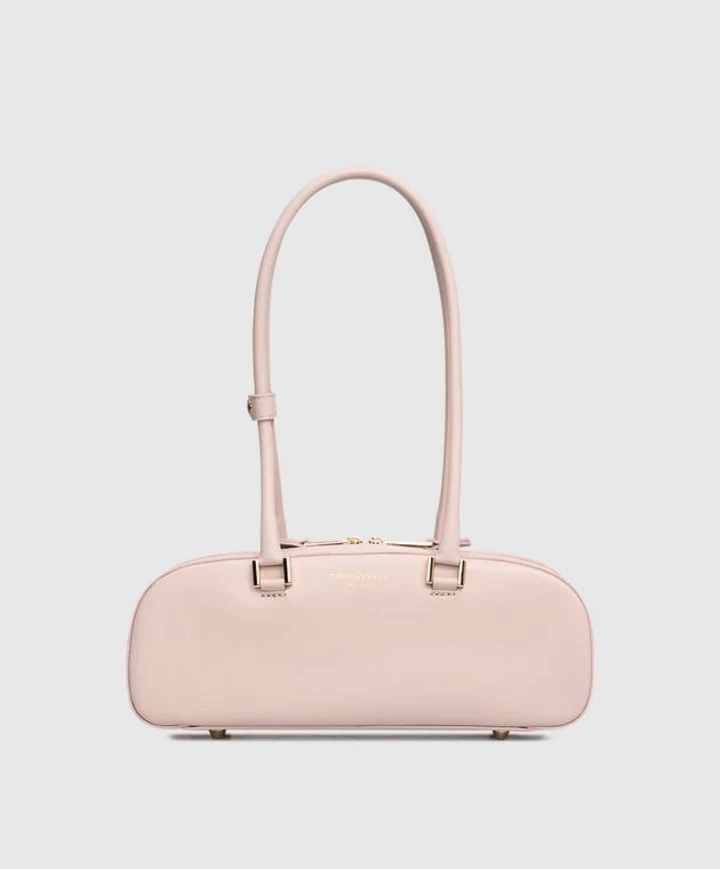 Ця елегантна сумочка - найкращий відтінок для цієї пори року.
11