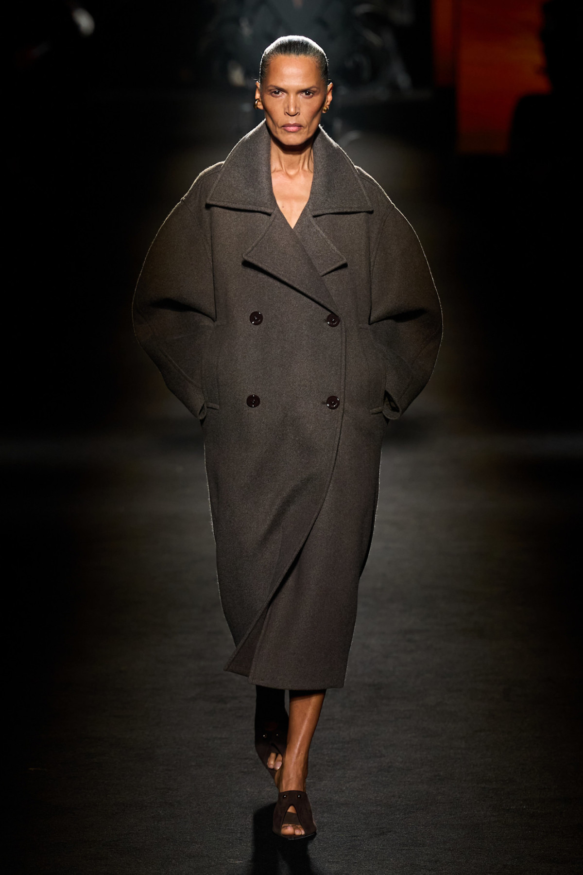 Вісім ключових порад від Balenciaga для стильного оновлення гардеробу.
18