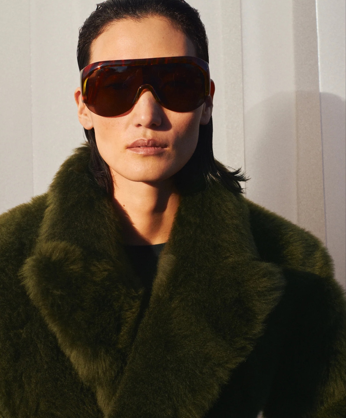 Фібі Файло: тріумфальне повернення мінімалізму в новій лінійці E
0