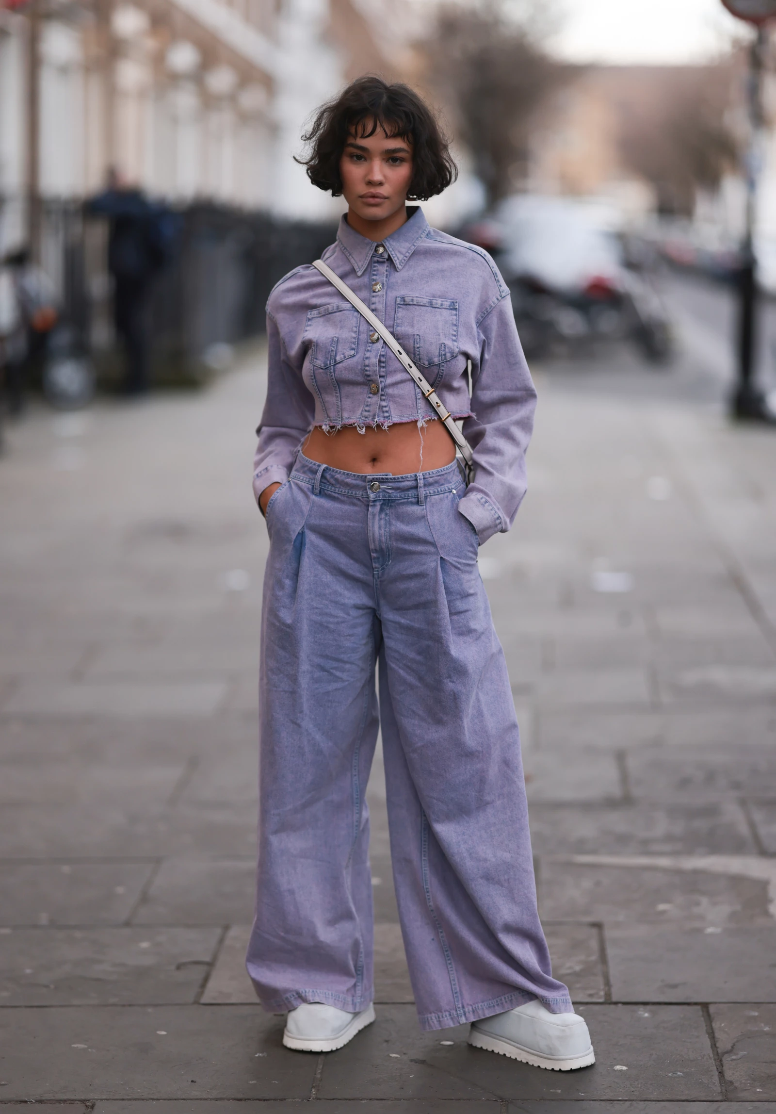 Бузкові джинси – пік моди 2026: 4 тони, що потіснять звичний денім
0