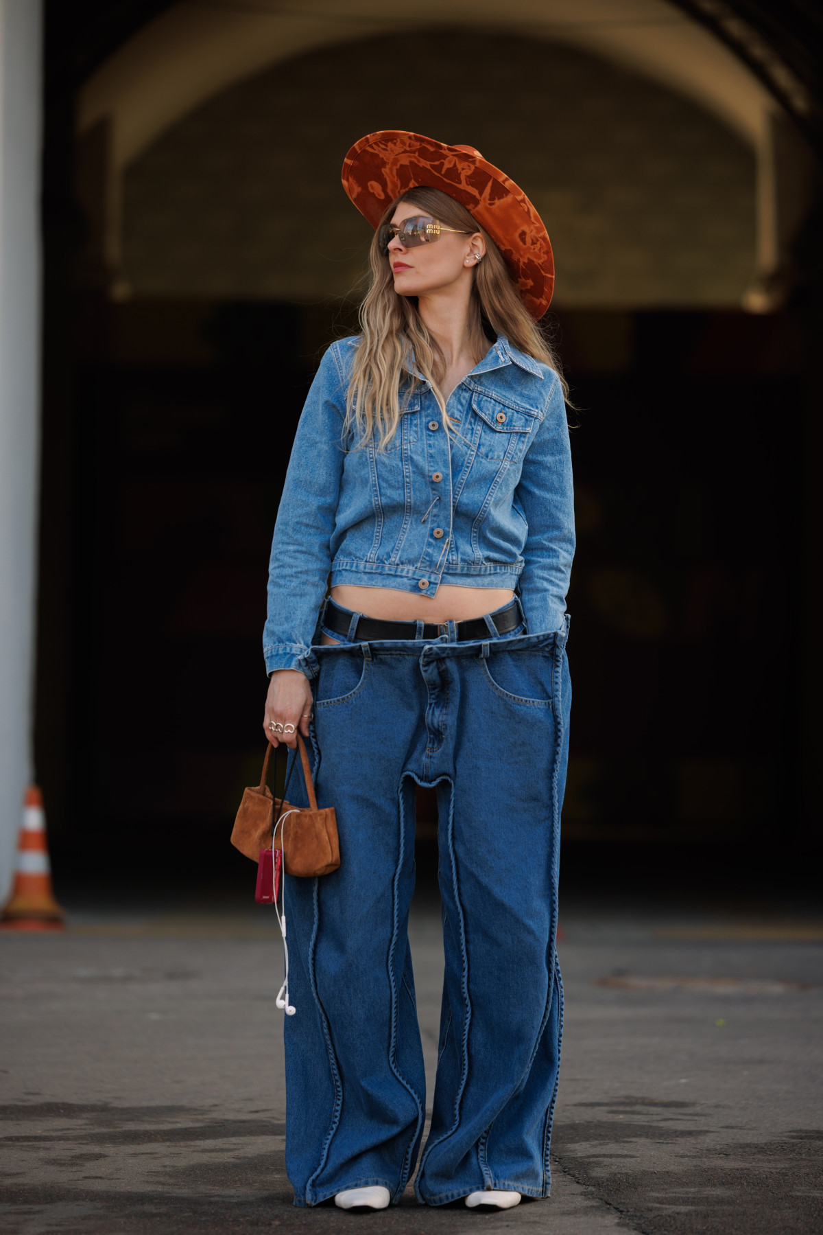 Вулична мода: образи від відвідувачів другого дня Ukrainian Fashion Week, осінь-зима 2026/2027
4