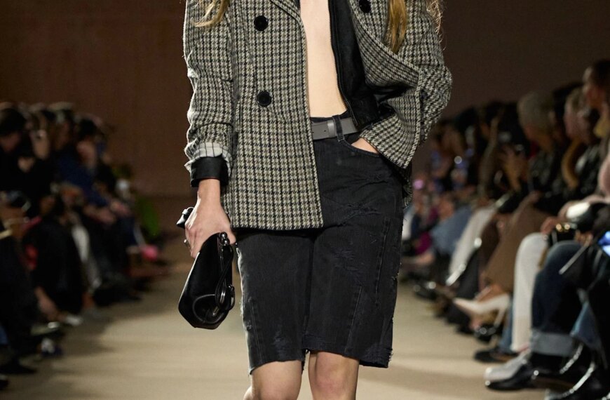 Тенденція дивує, проте в ній хизуються наймодніші панянки.