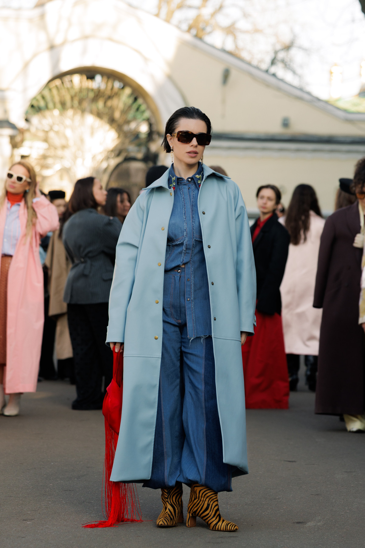 Вулична мода: образи відвідувачів третього дня Ukrainian Fashion Week осінньо-зимового сезону 2026/27
26