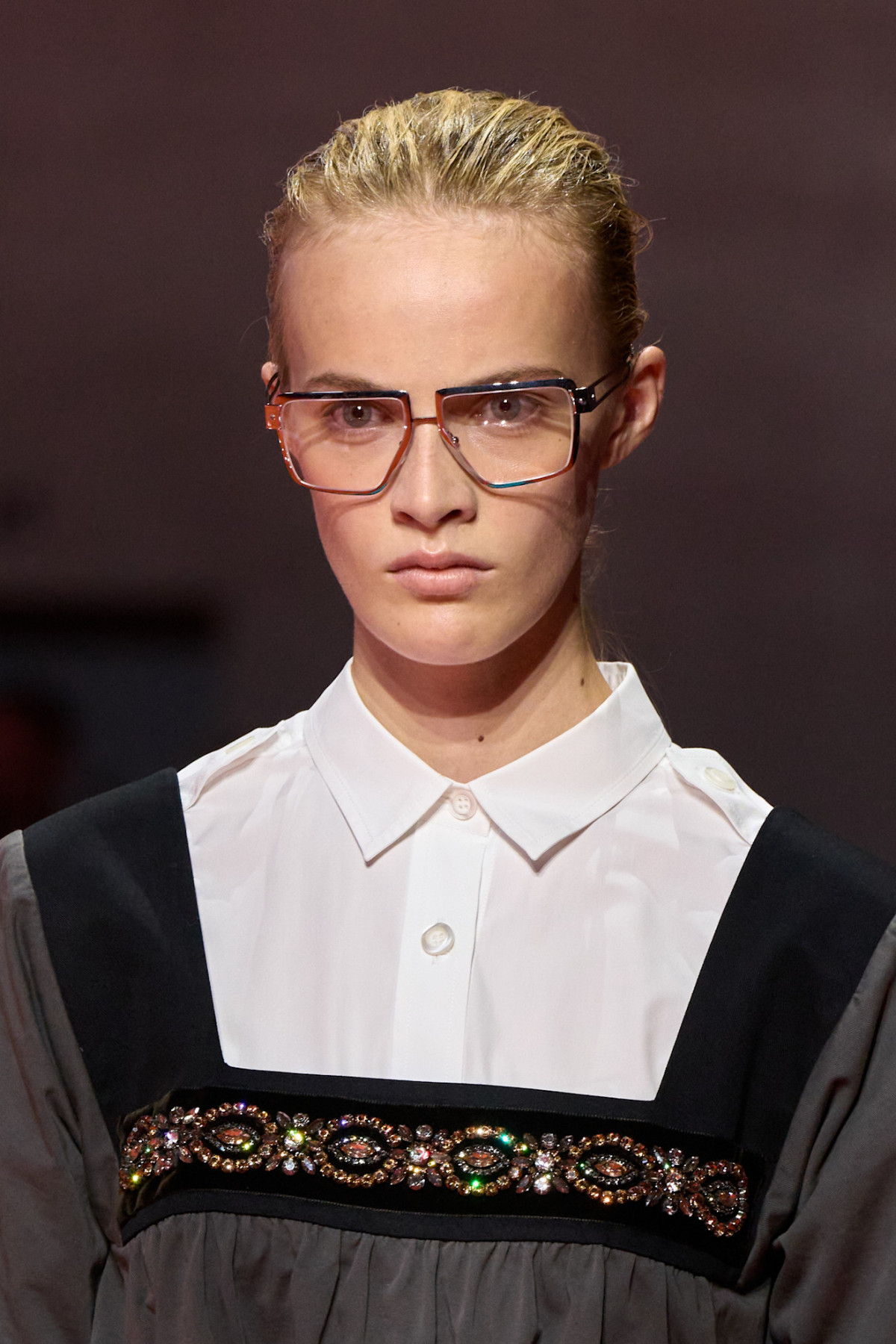 Модні сонцезахисні окуляри весна 2026: актуальні форми та стильні рамки
16