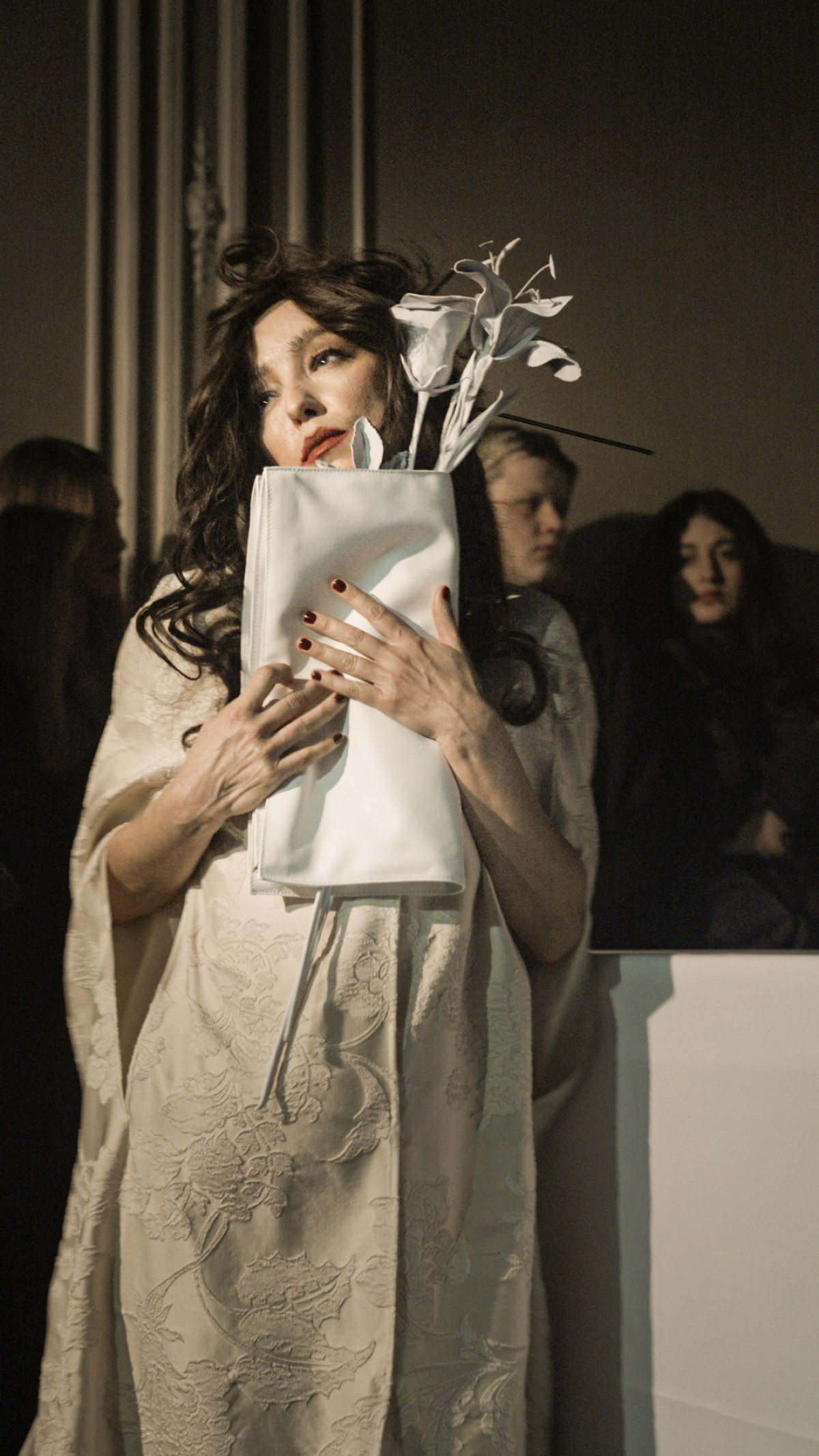 Крижані квіти: репортаж із театральної вистави OMELIA на Тижні моди в Україні
7