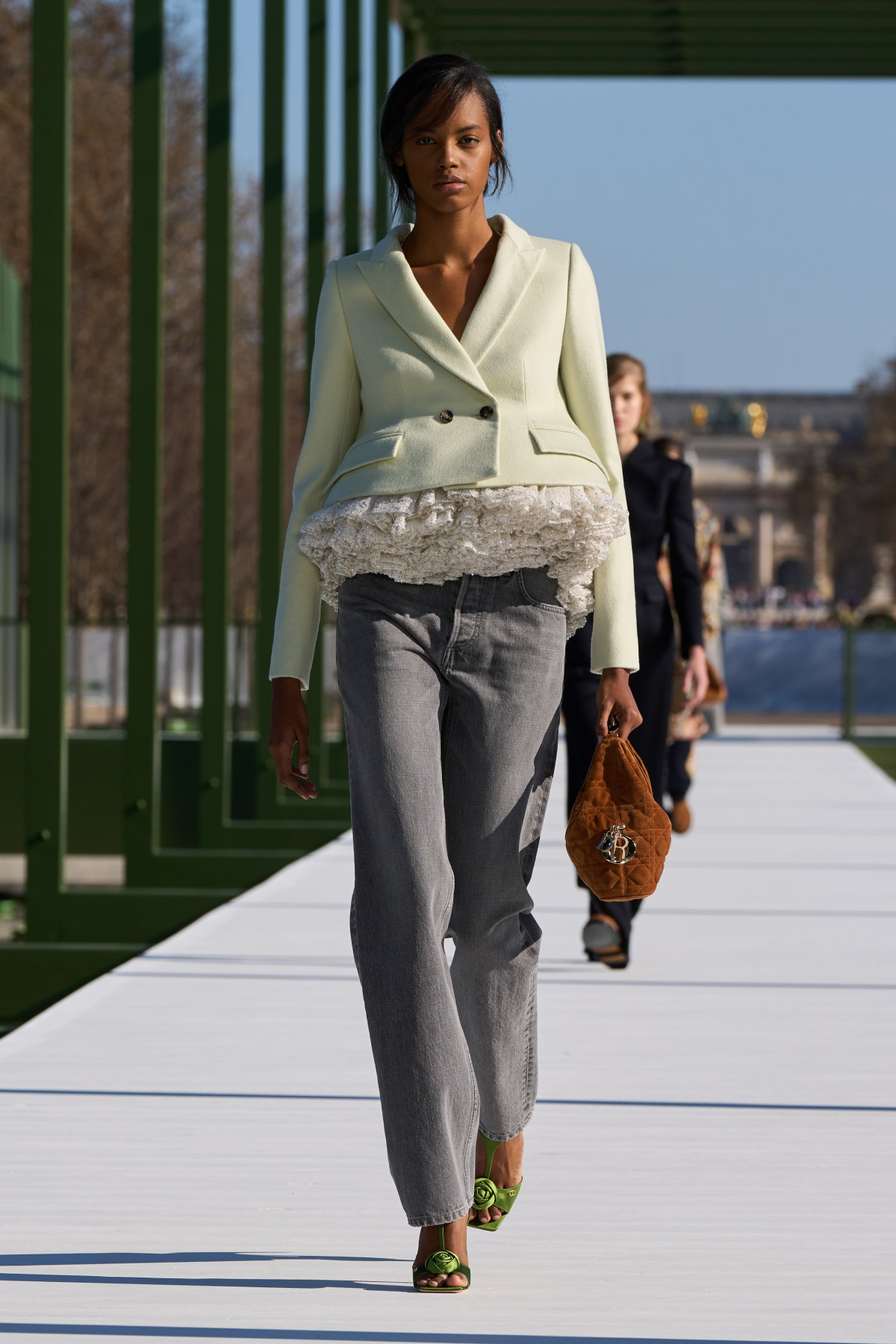 Андерсон переосмислює вуличний стиль в колекції Dior осінь-зима 2026-2027
41